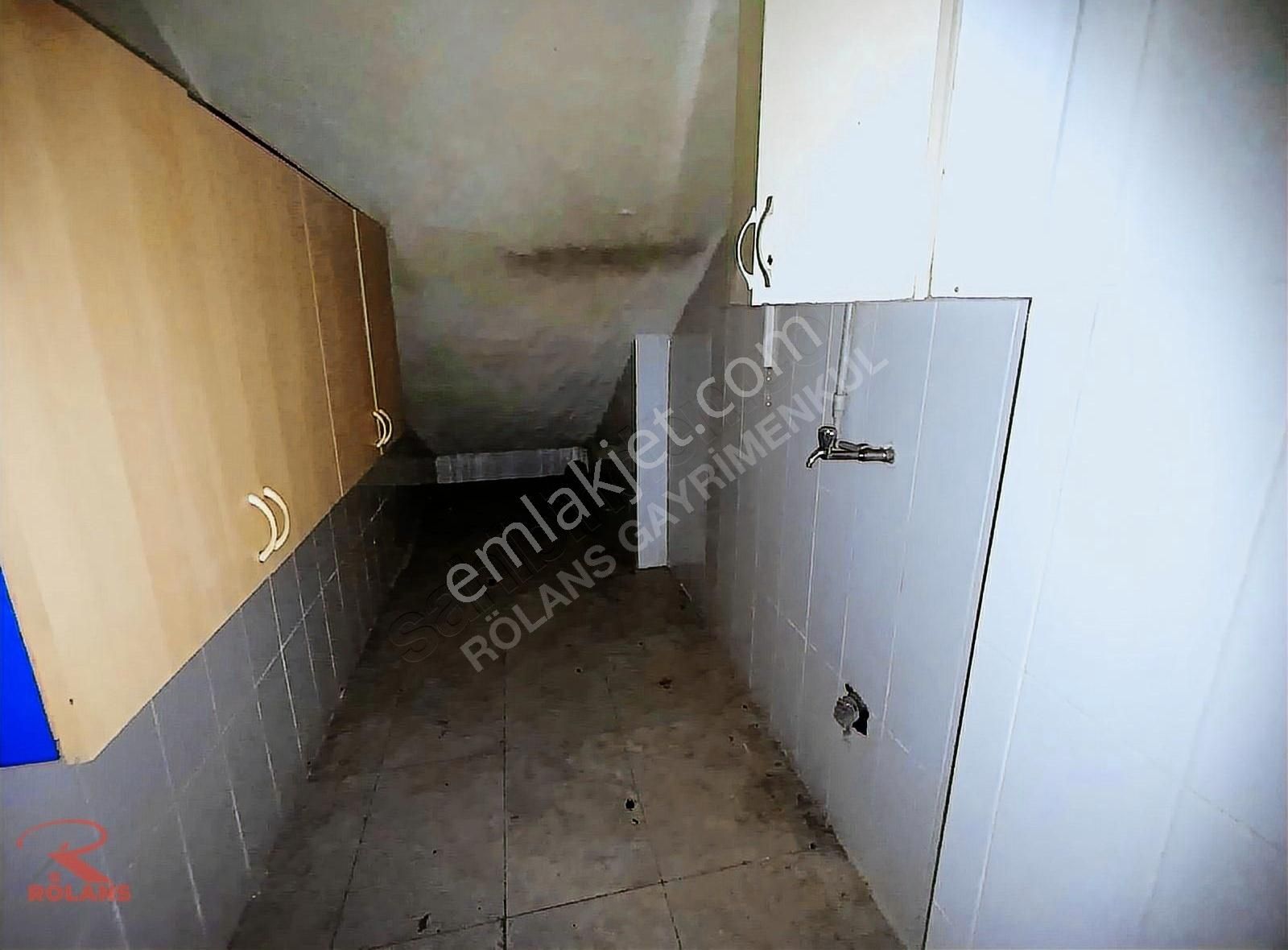 D-400'e Cepheli 1400 M2 Kiralık Depo