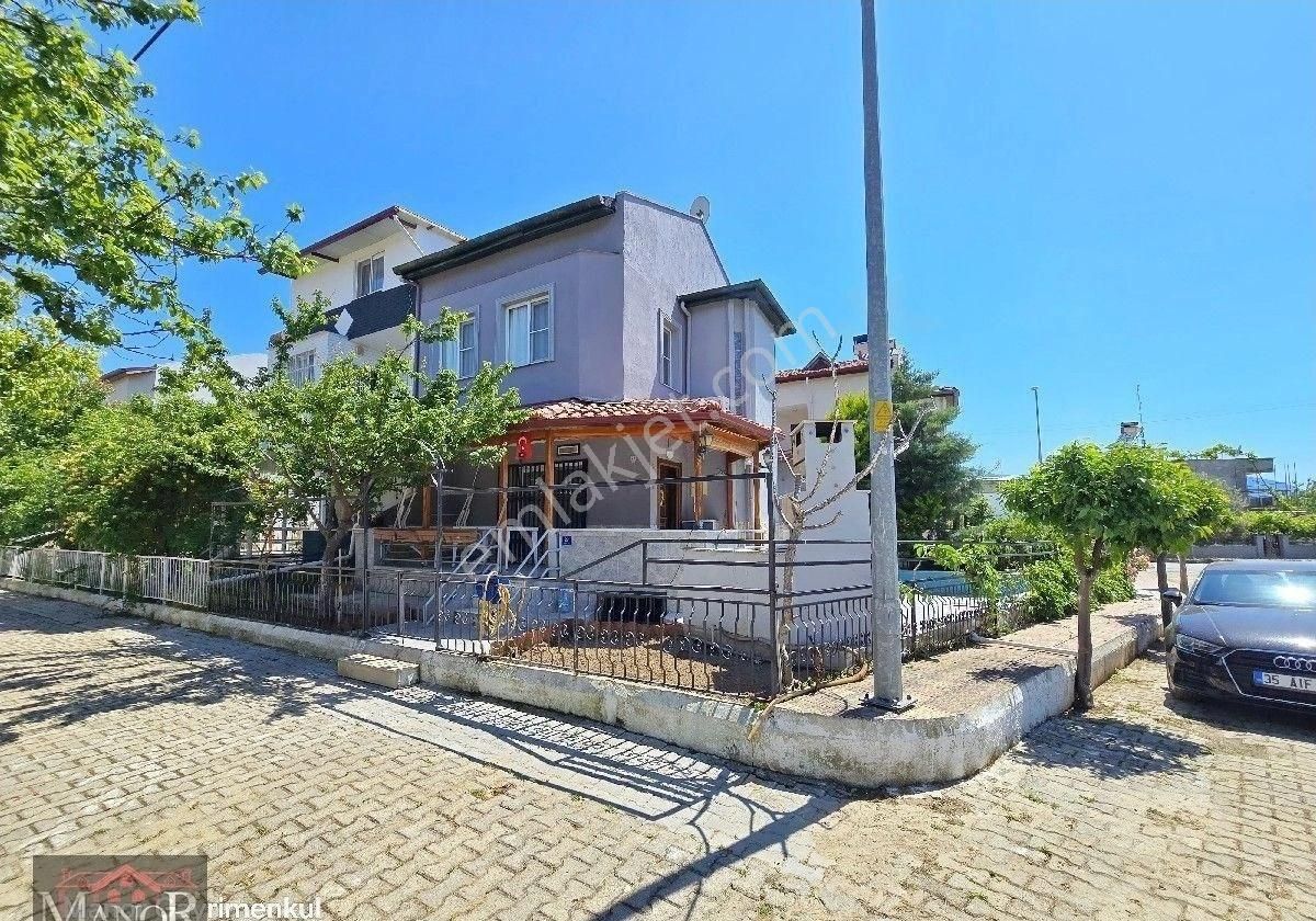 Kuşadası Sahil Sitelerinde Özel Havuzlu Plaja 400 Metre Satılık Yazlık
