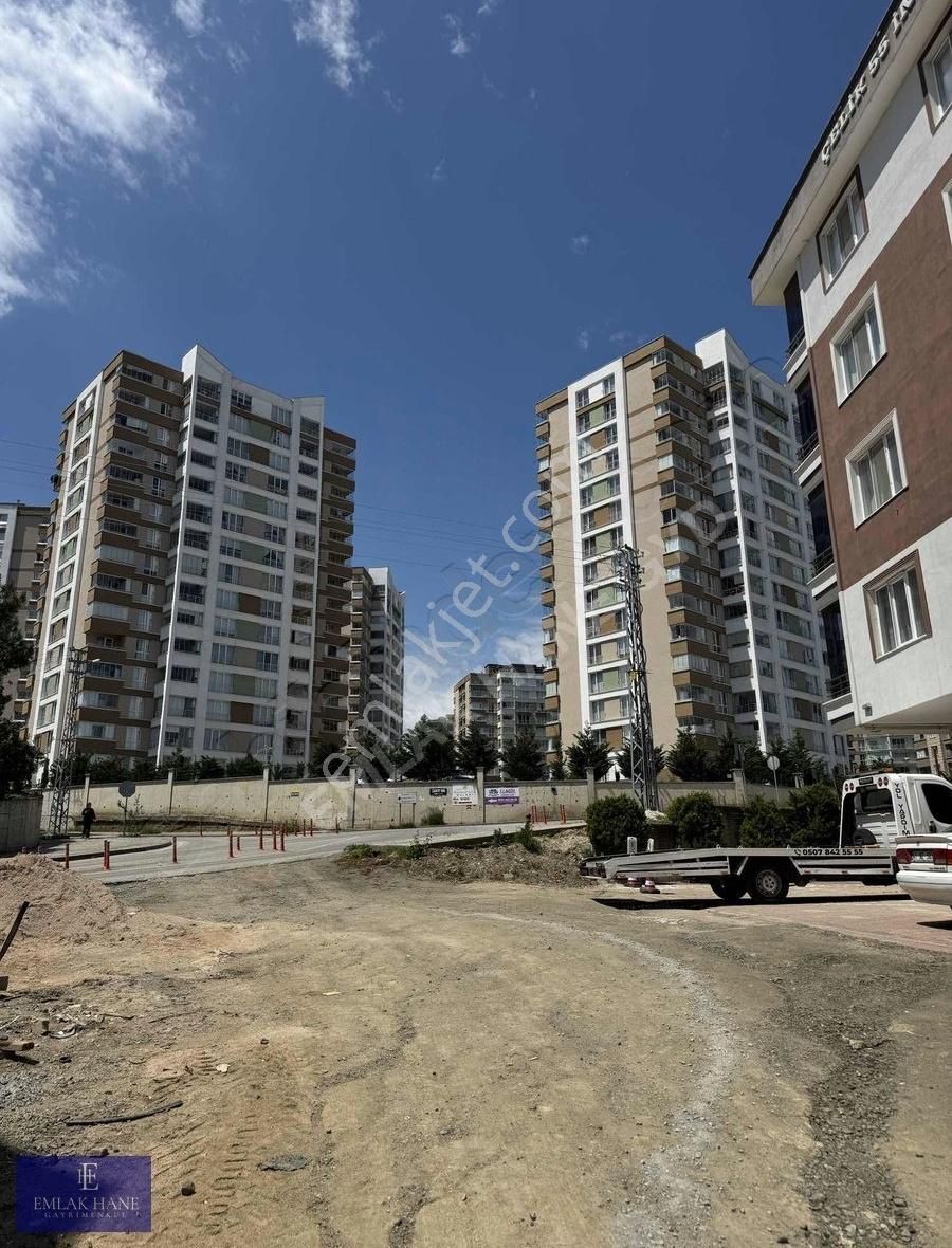 İstiklal Mahallesi Yeni Hastahane Karşısı 1+1 Eşyalı 60m2
