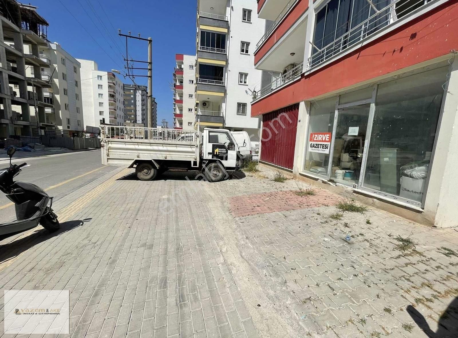 Erdemli Akdenizde Cepheleri Açık 70 Metre Geniş Dükkan