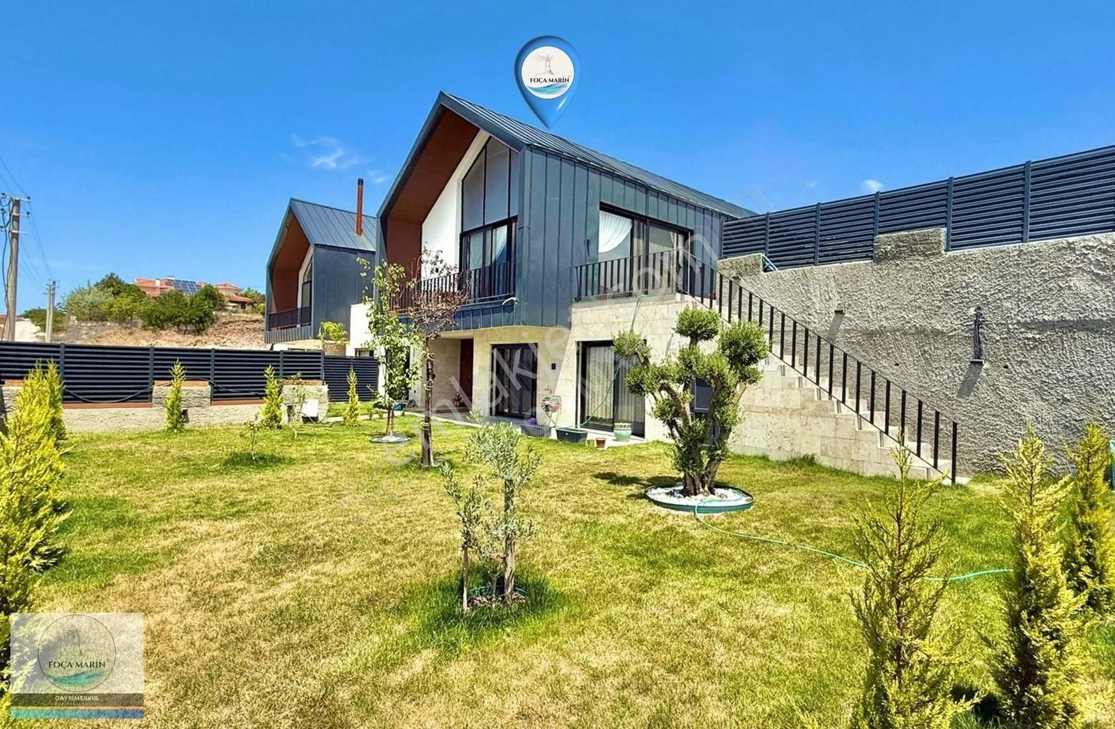 Foçaköy'de 4+1 Özel Havuzlu Deniz Manzaralı Geniş Villa