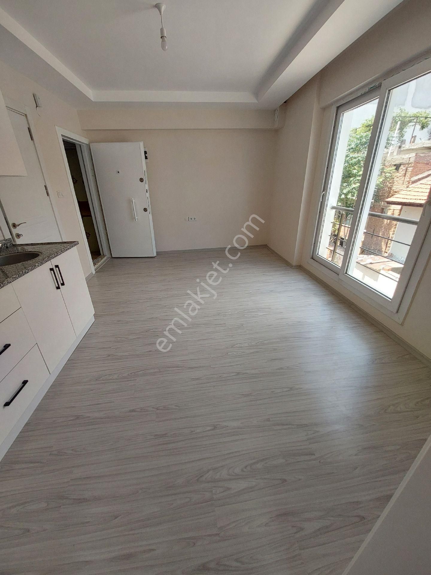Kurtuluş Mahallesinde 1+1 Sıfır Eşyasız Daire