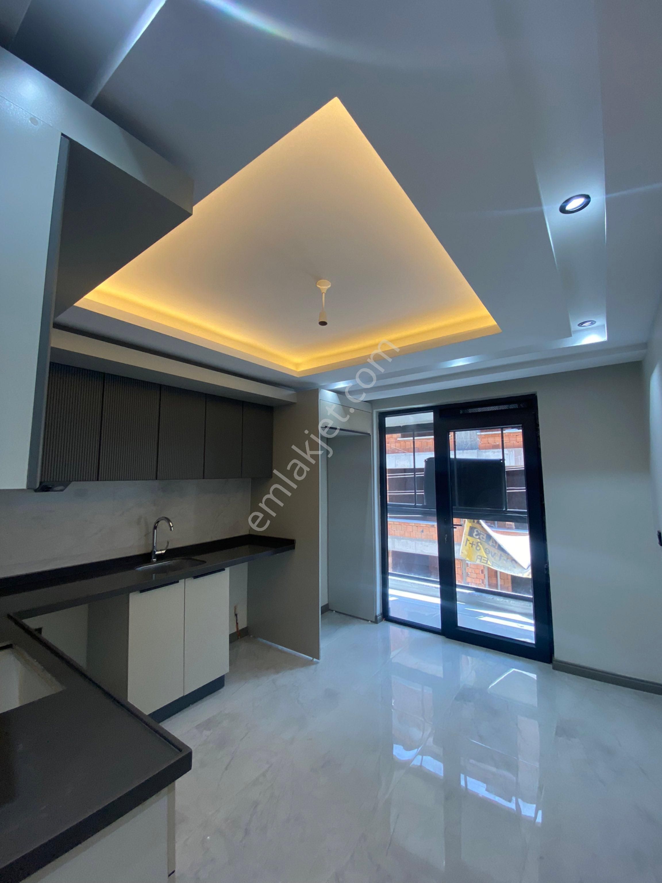 Au Desticilerden Çamlıcada Geniş,köşe Başı Binada 2+1 Lüks Daire