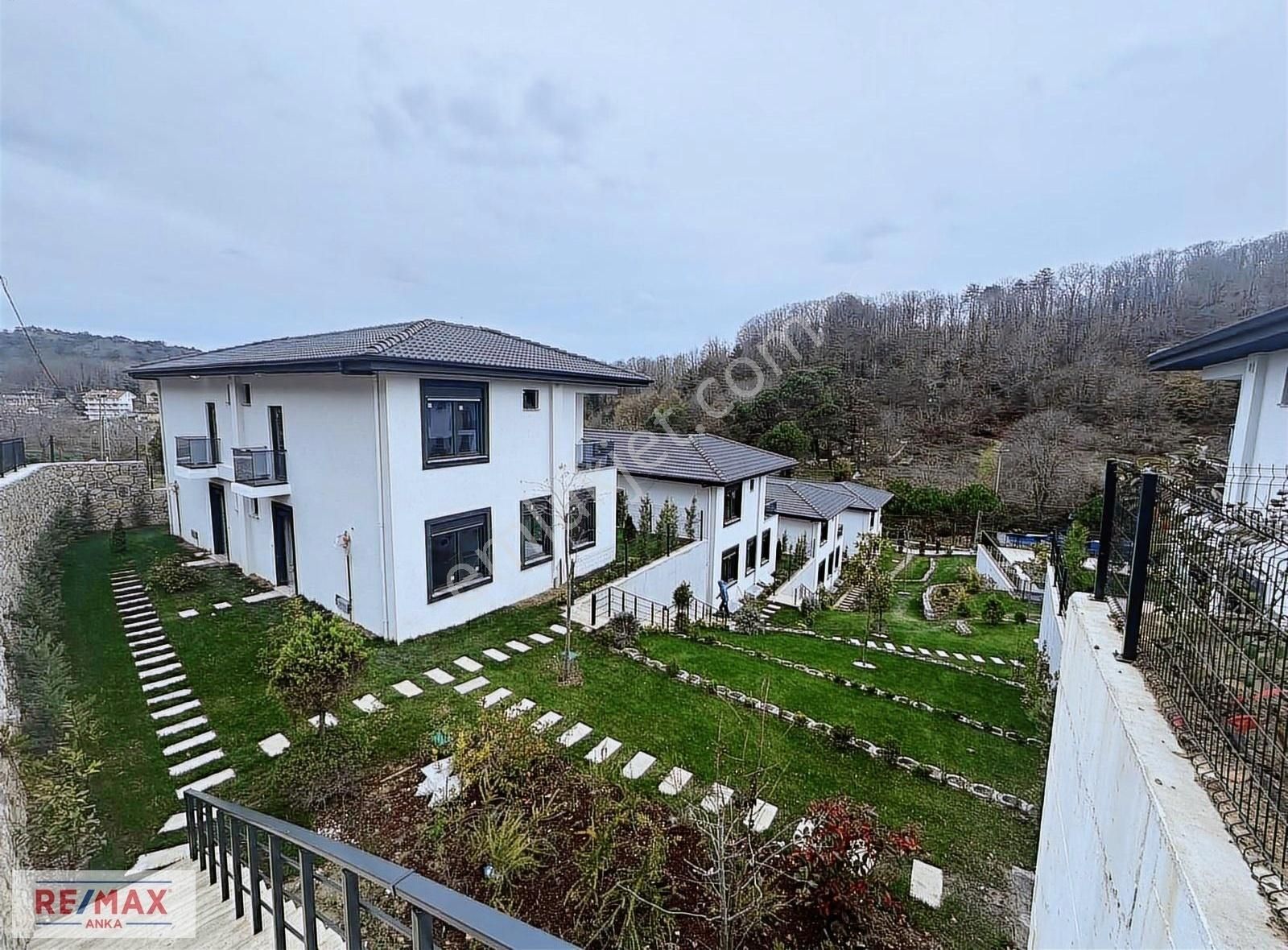 Şile Yeniköy De Havuzlu 140 M2 4+1 Kiralık Villa