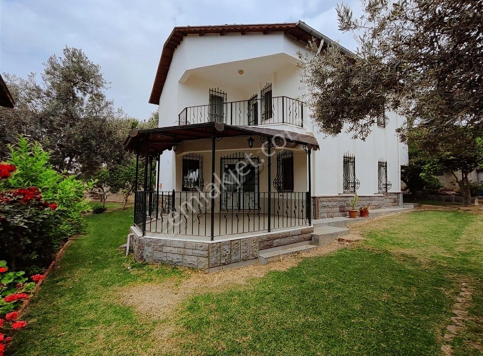 Rw Nefes' Ten Pelitköy' De Site İçerisinde Eşsiz Bahçeli Villa