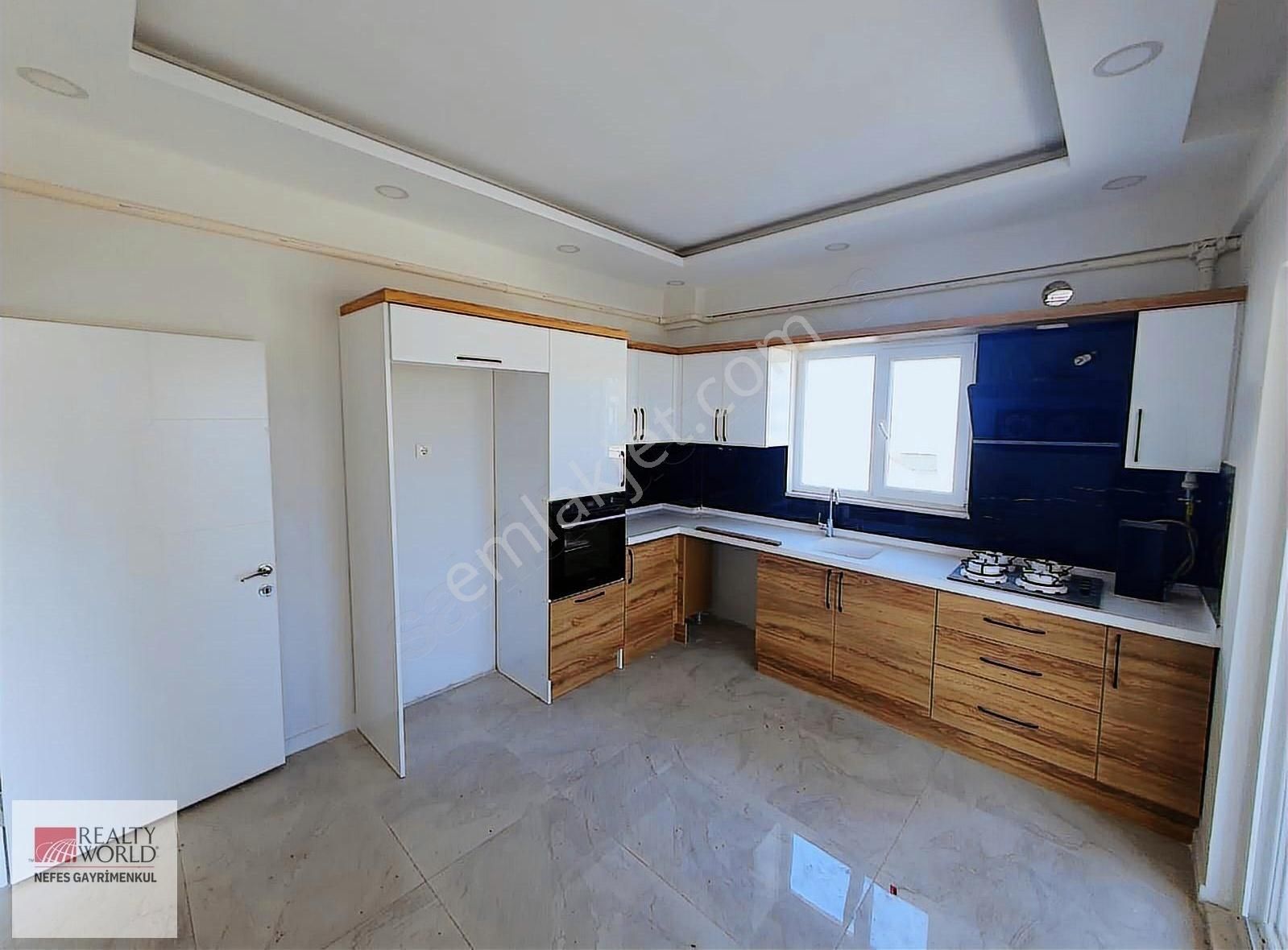 Rw Nefes' Ten Bahçelievler'de Cam Balkonlu 2+1 Daire