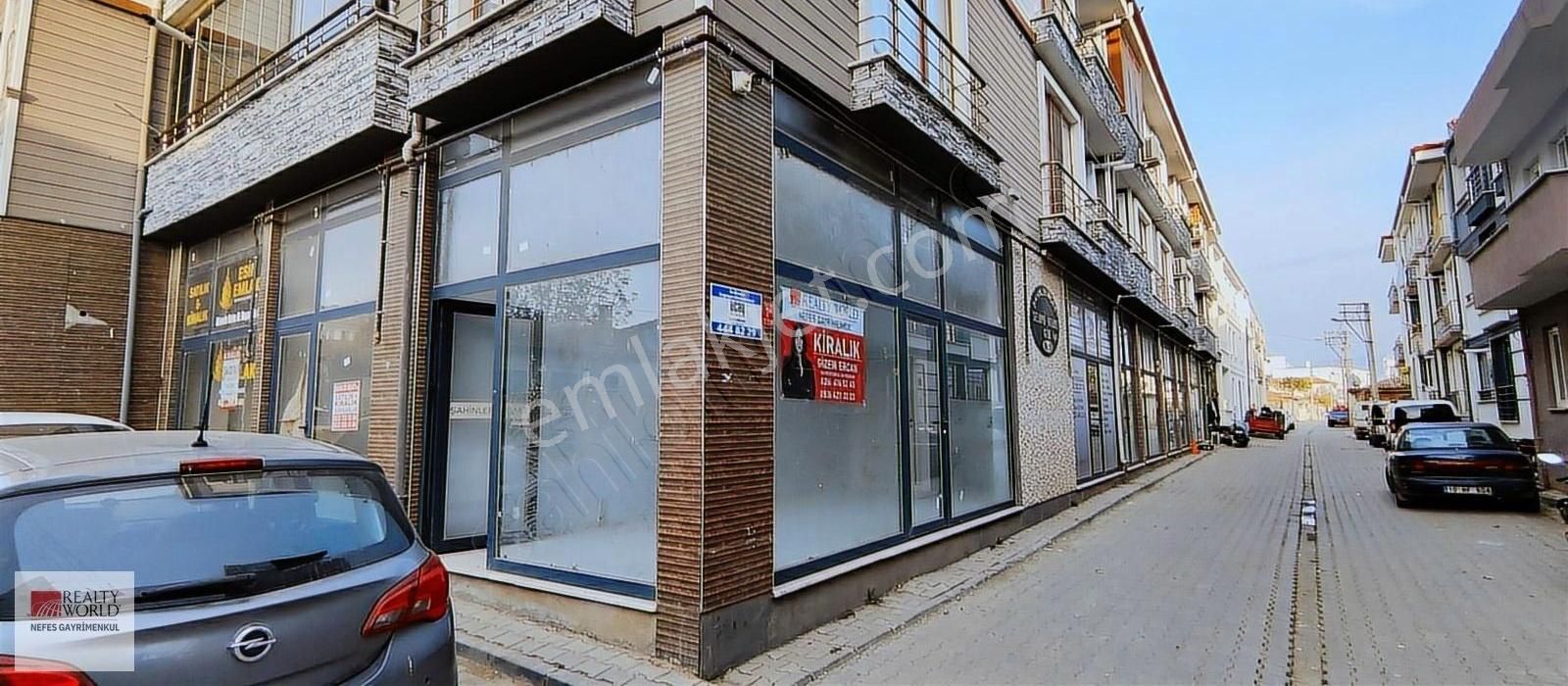Rw Nefes'ten Gömeç'in Merkezinde Geçiş Yolunda Kiralık Dükkan