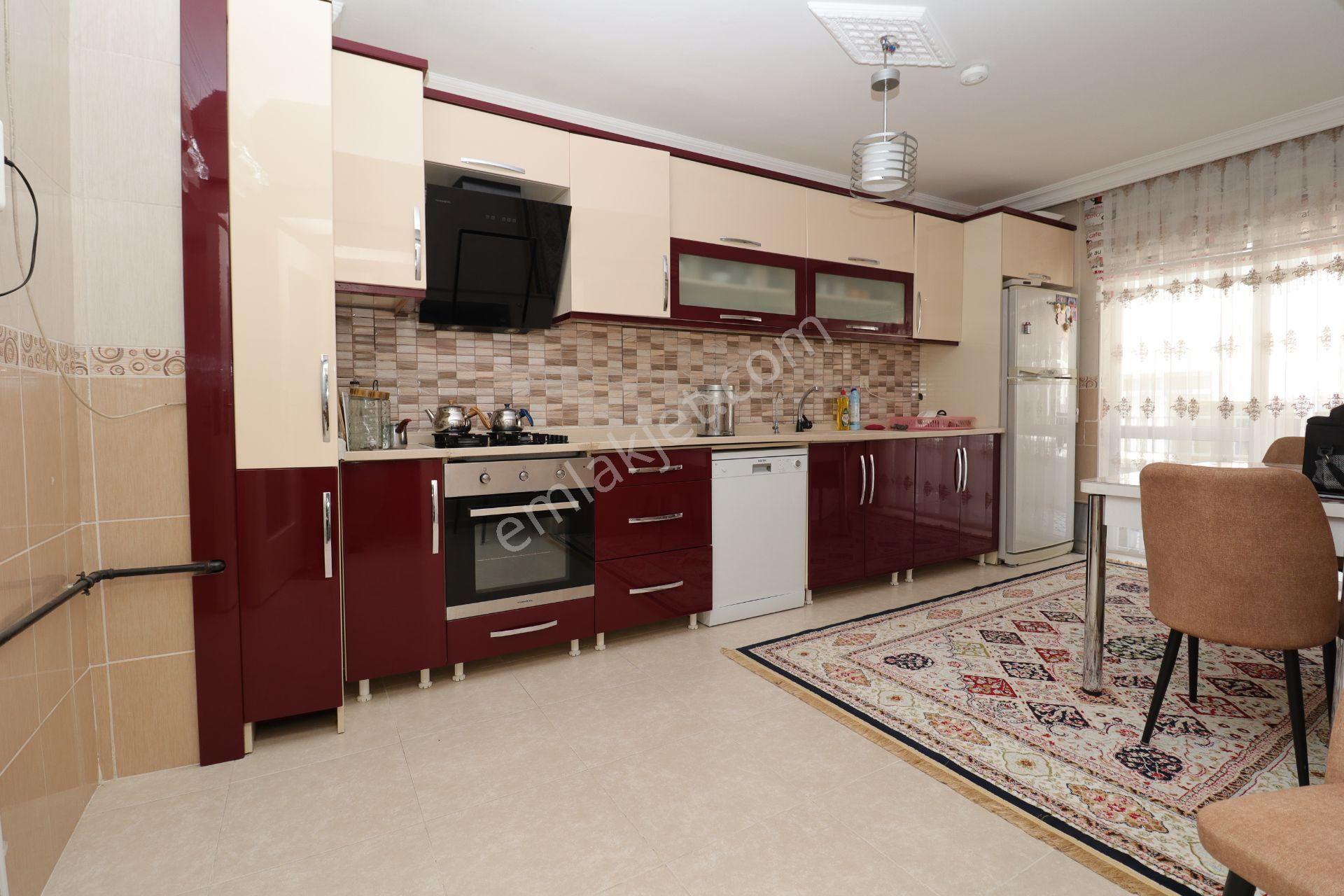 Akif'ten Elvankent Topçu'da Cadde Üzeri Çift Girişli 6+1 Yapılı Satılık Teras Daire