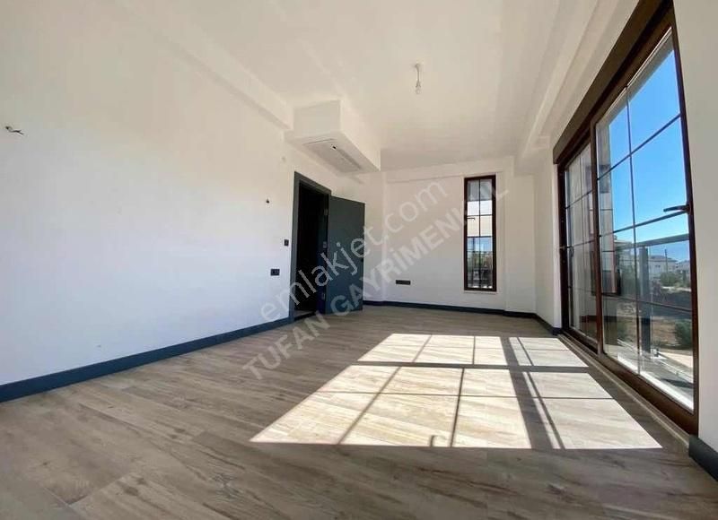 Sidede Muhteşem Sıfır 3+1 Tripleks Villa