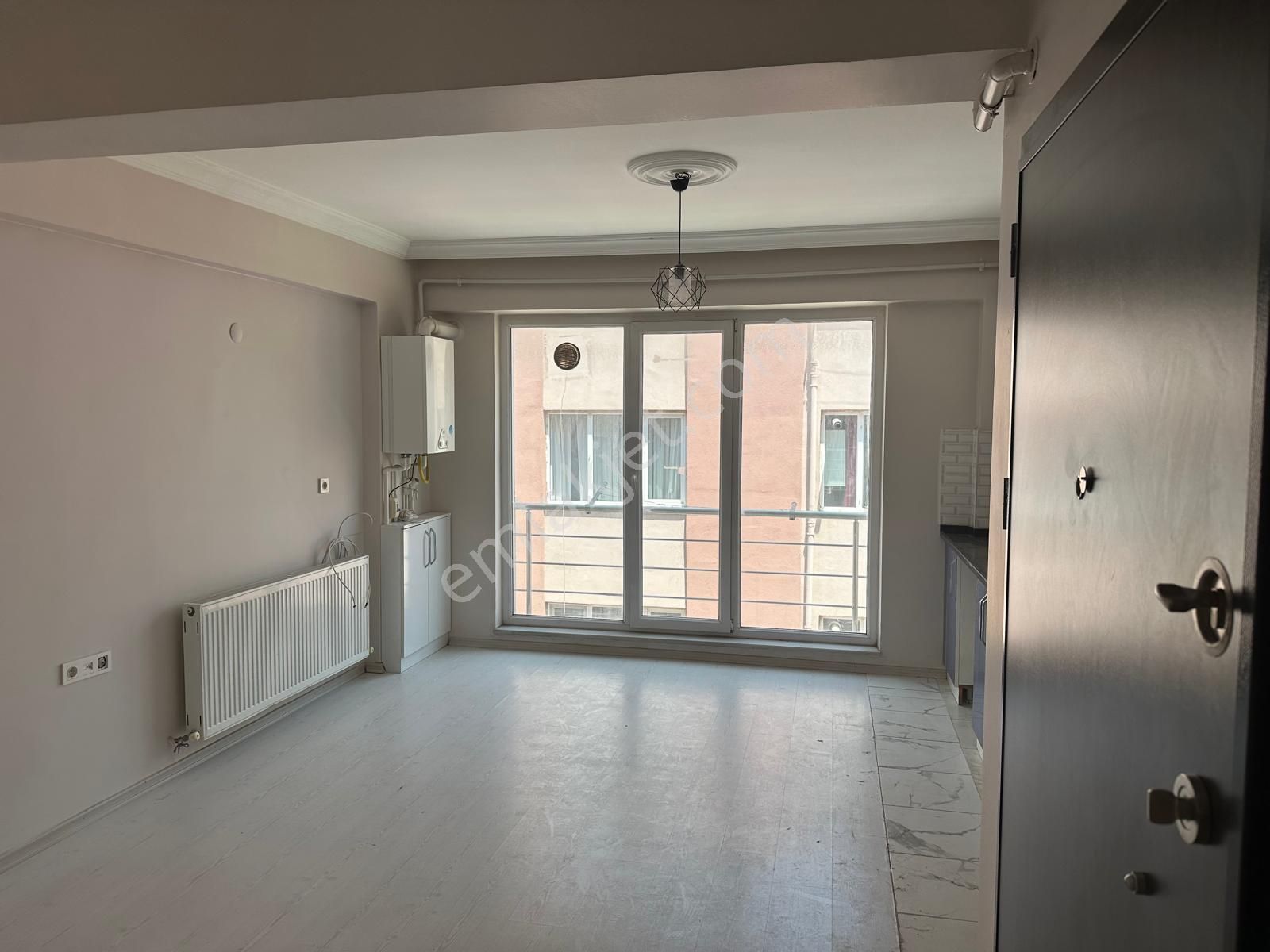 Çınarlı Mah Kurtuluş Caddesine Yakın 1+1 Kiralık Daire