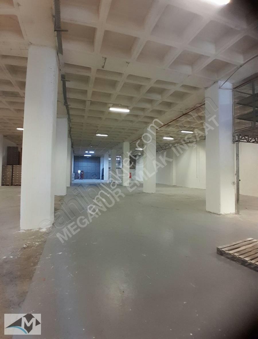 İkitelli Organize Sanayi Bölgesi 1.500 M2 Tır Kamyon Yaklaşır