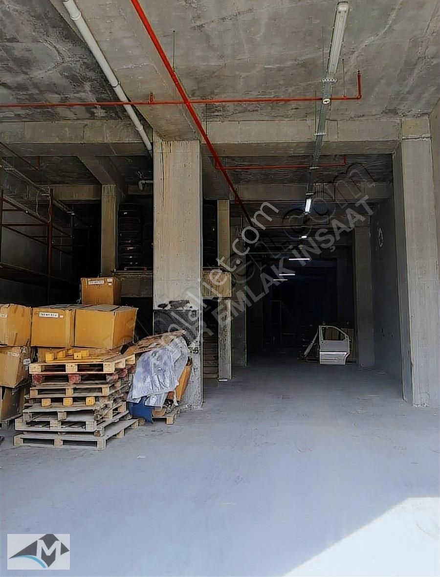 İkitelli Organize Sanayi Bölgesi Kiralık 1.500 M2 Tir Kamyon Yak