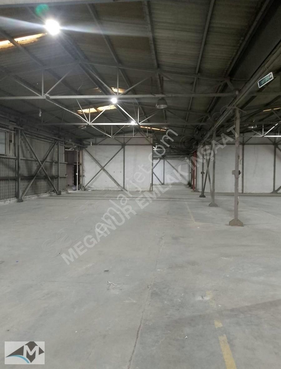 İkitelli Organizeye Çok Yakın Halkalıda Düz Giriş 2.200 M2 Depo