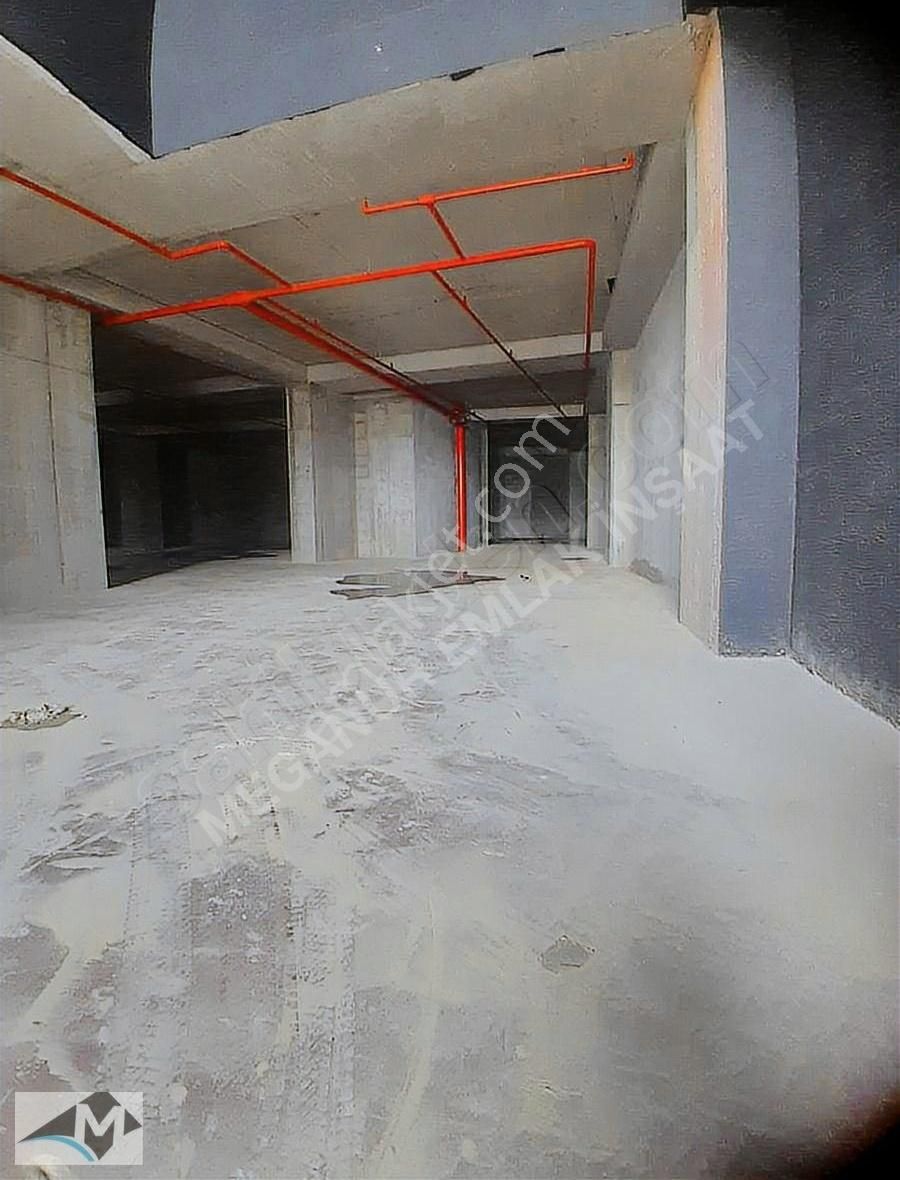 İkitelli Organize Sanayi Bölgesi 3.000 M2 Tır Kamyon Yaklaşır