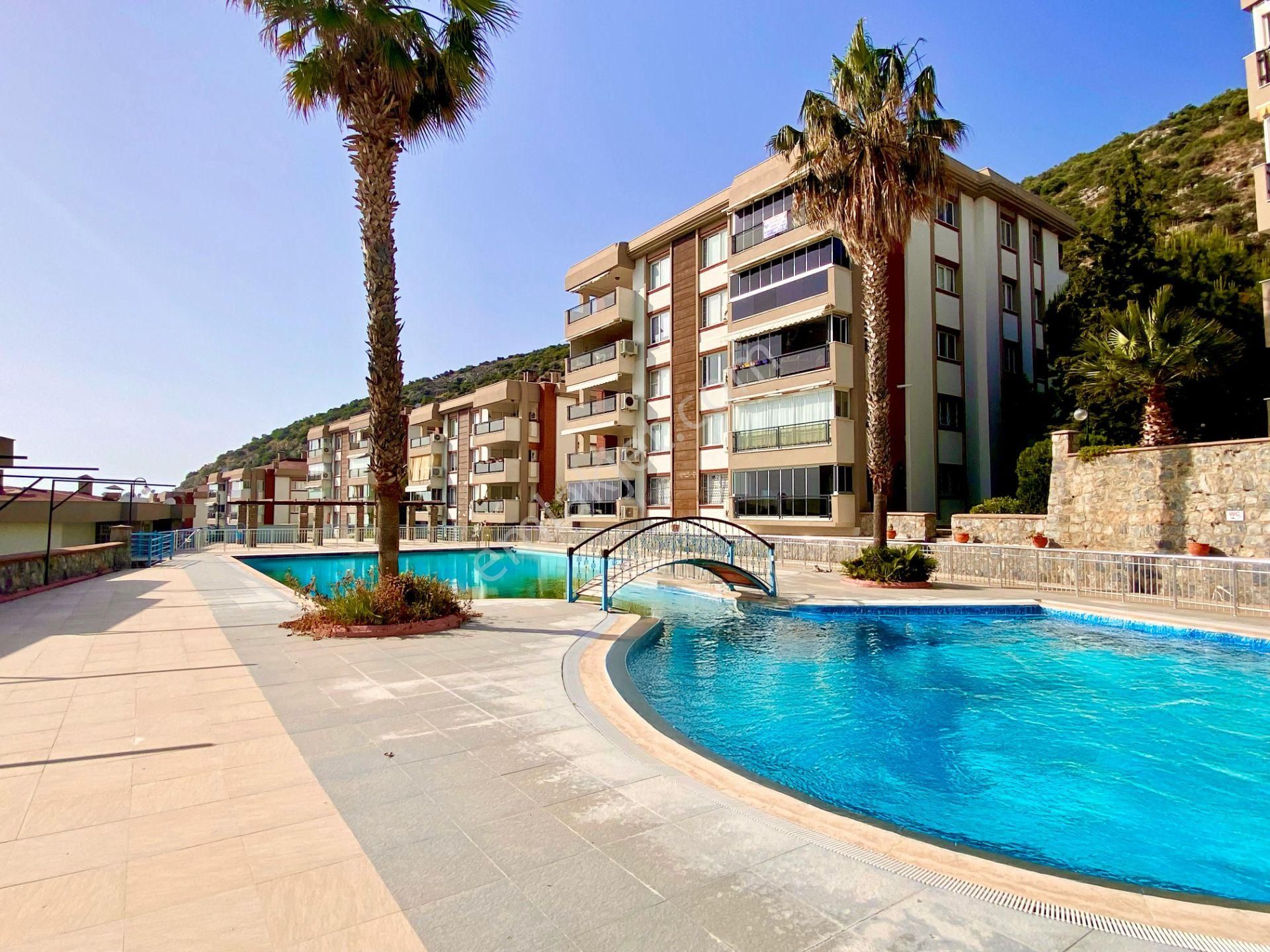 Ege Mahallesi'nde Full Deniz Manzaralı Eşyalı Kiralık 3+1 Daire