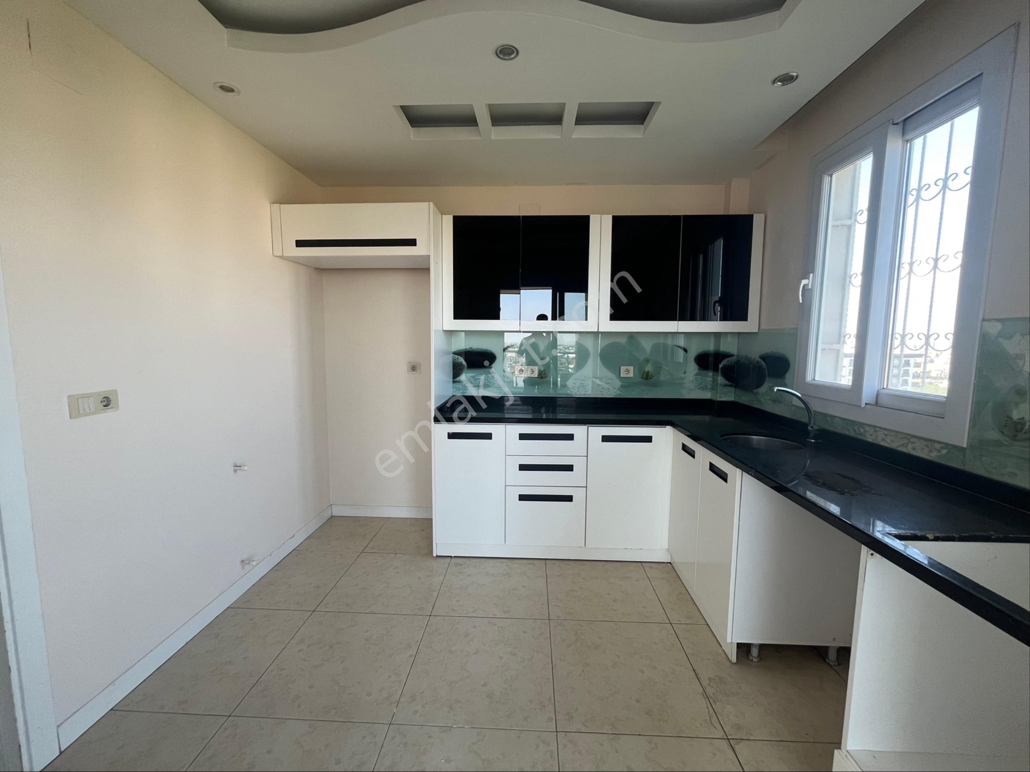 Akdeniz Mahallesi 2+1 Çift Banyo Giyinme Odalı Kiralık Daire