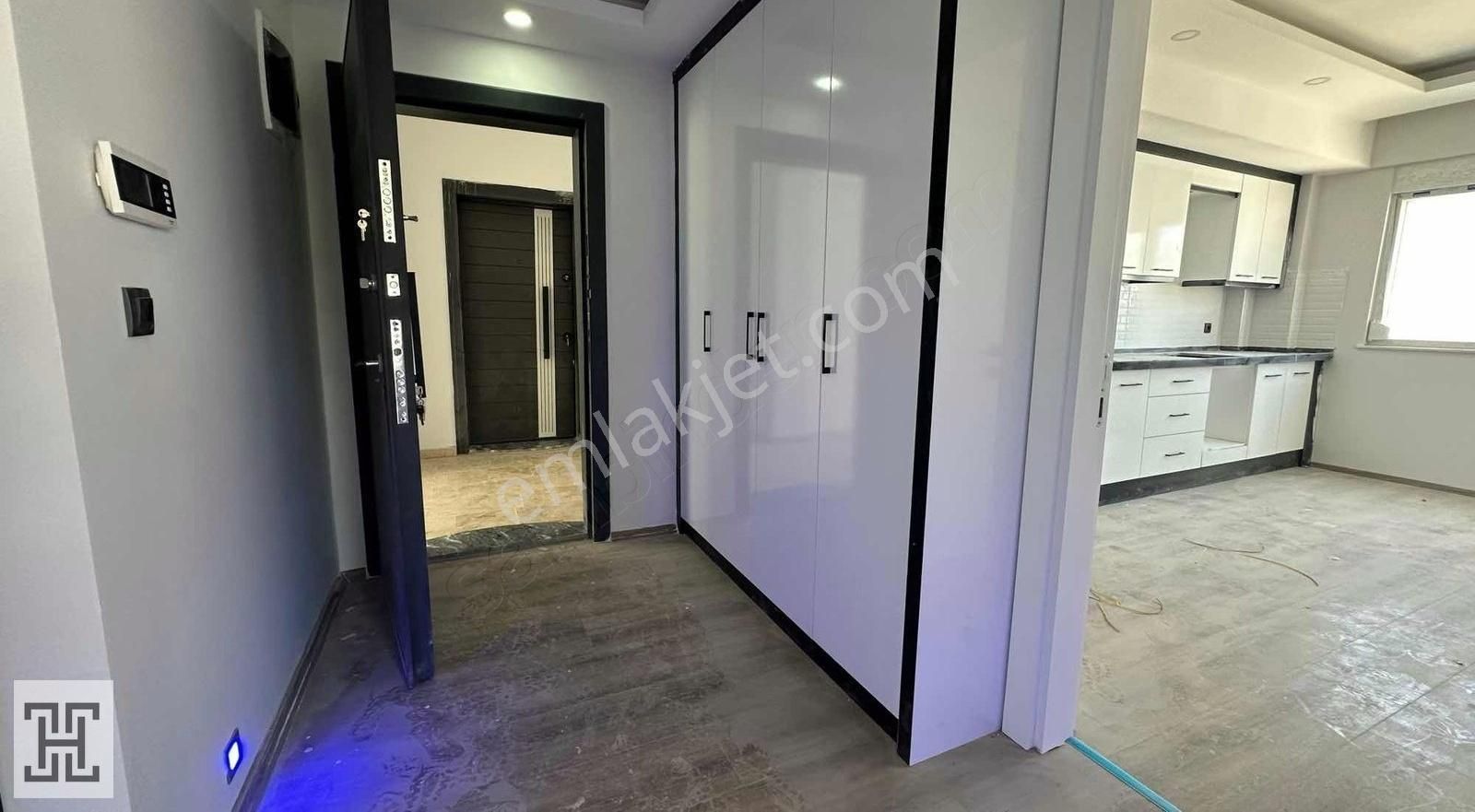 Ayrı Mutfak 2+1 Oturuma Hazır Denize 600 Metre Daire - Görsel 3