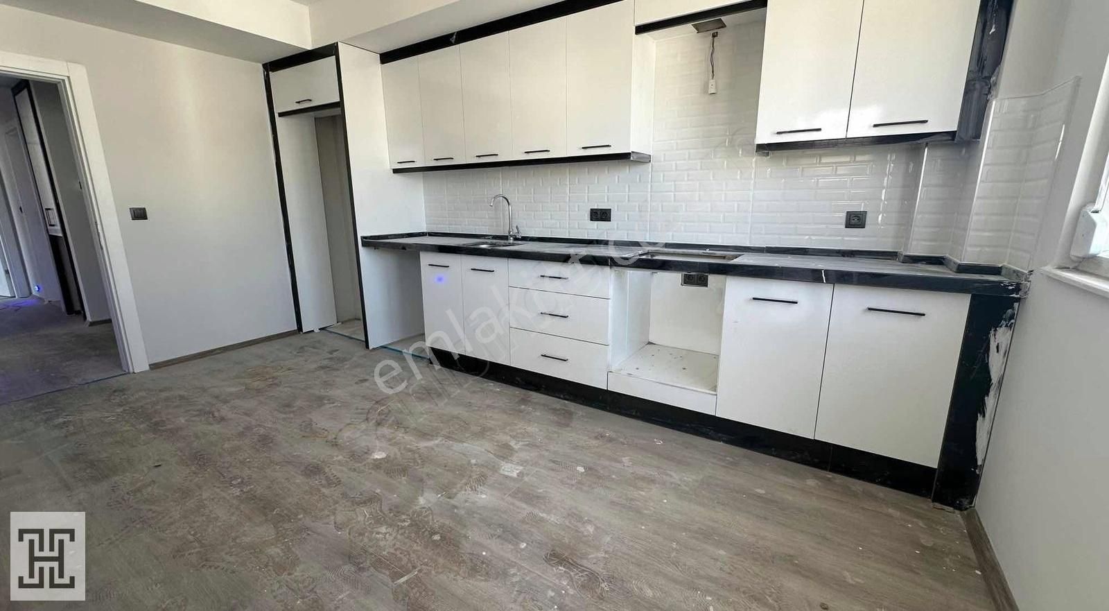 Ayrı Mutfak 2+1 Oturuma Hazır Denize 600 Metre Daire - Görsel 7