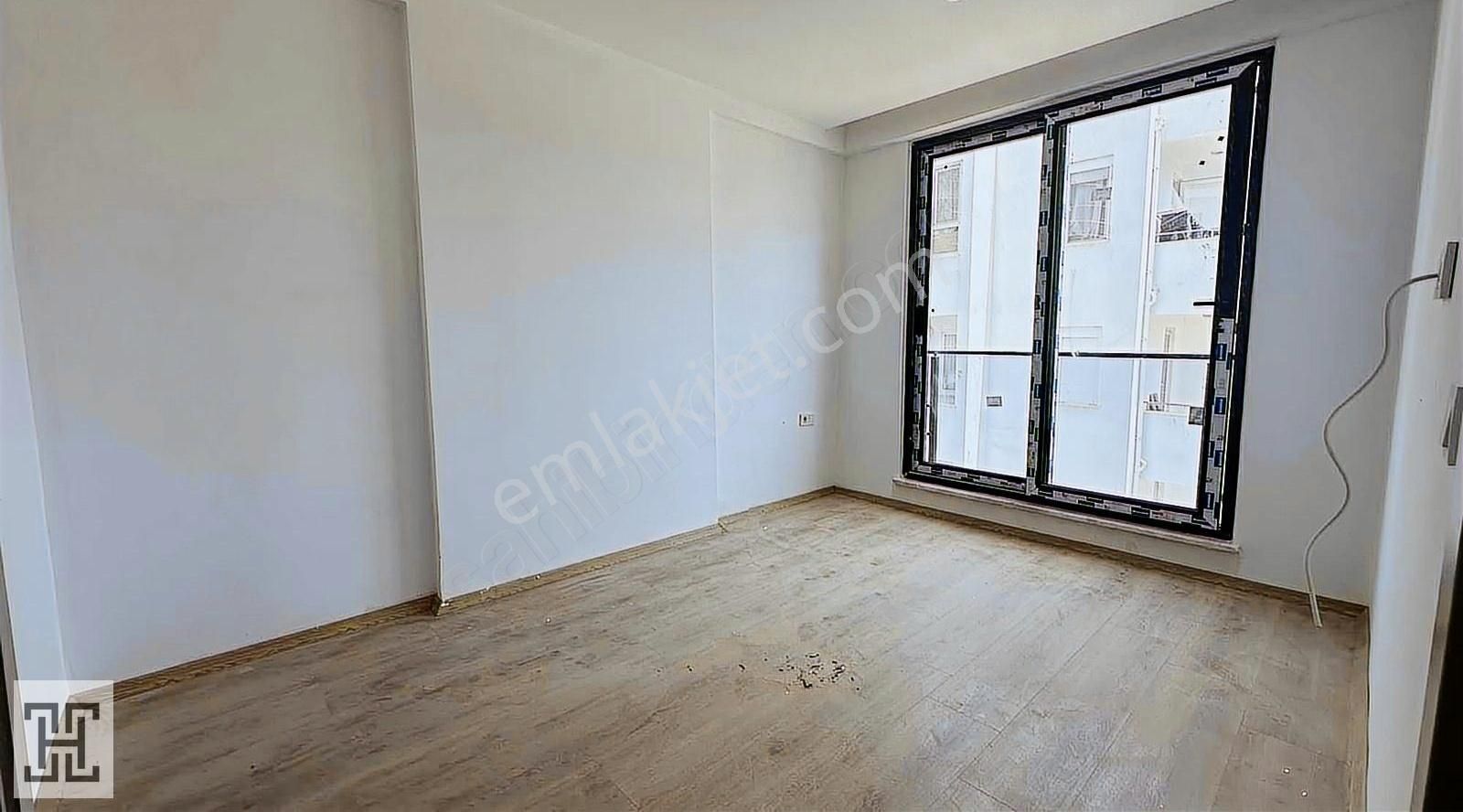 Finike'nin Merkezinde -havuzlu Site - Ara Kat - 2+1 Luks Daire - Görsel 2