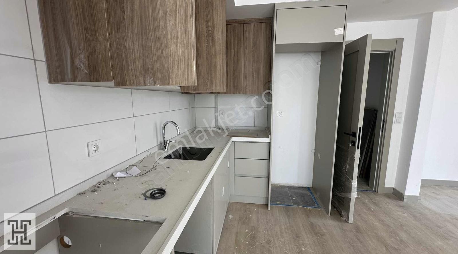 Finike'nin Merkezinde -havuzlu Site - Ara Kat - 2+1 Luks Daire - Görsel 5