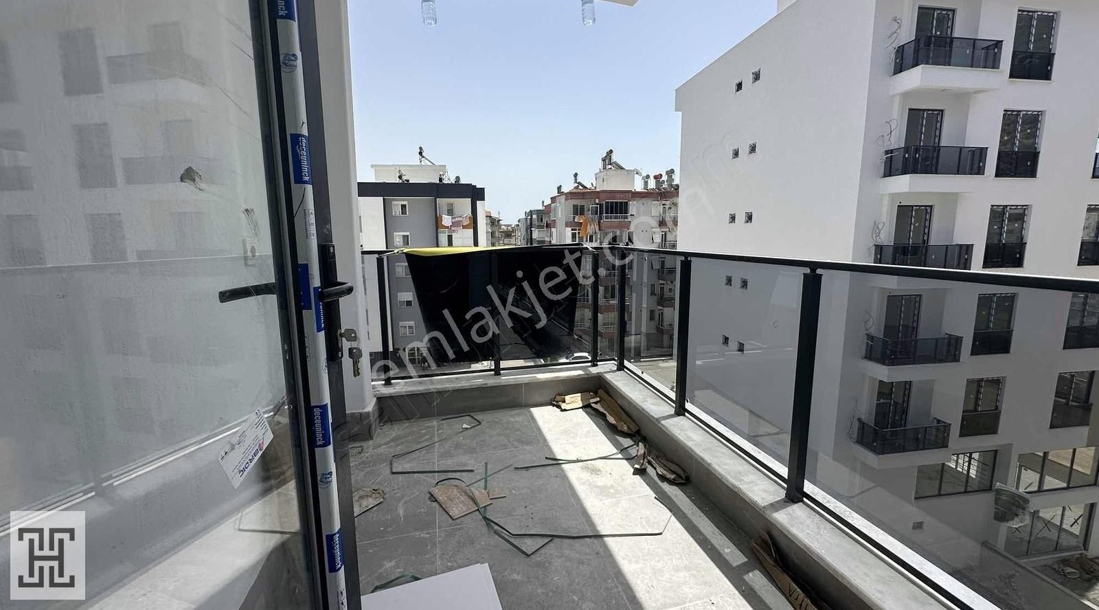 Finike'nin Merkezinde -havuzlu Site - Ara Kat - 2+1 Luks Daire - Görsel 8