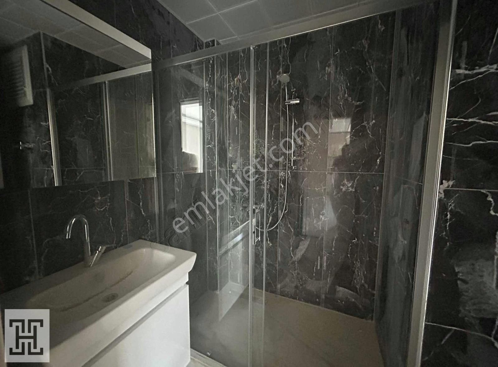 Yenimahallede Geniş Lüks 1+1 Daire - Görsel 4