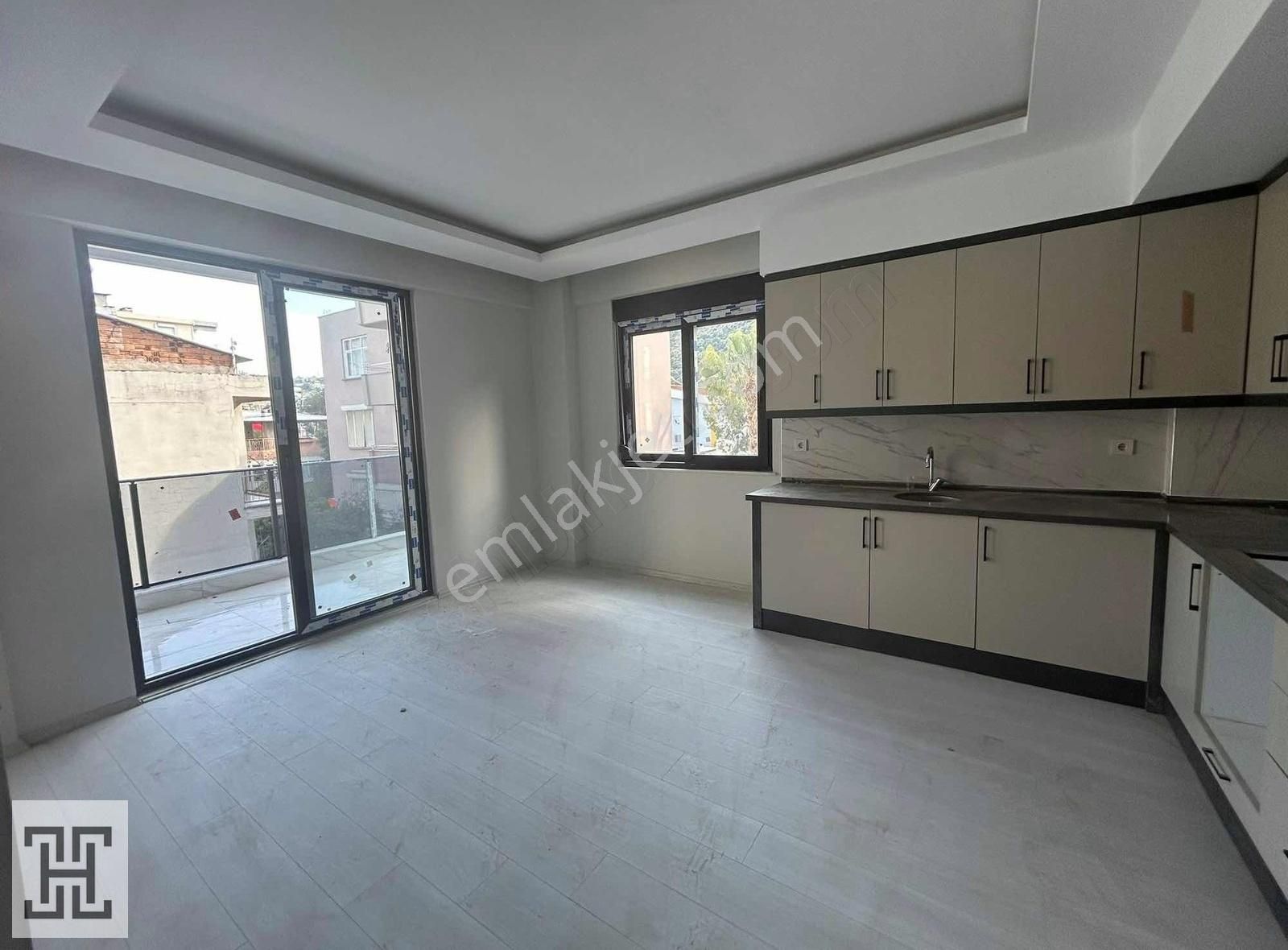 Yenimahallede Geniş Lüks 1+1 Daire - Görsel 3