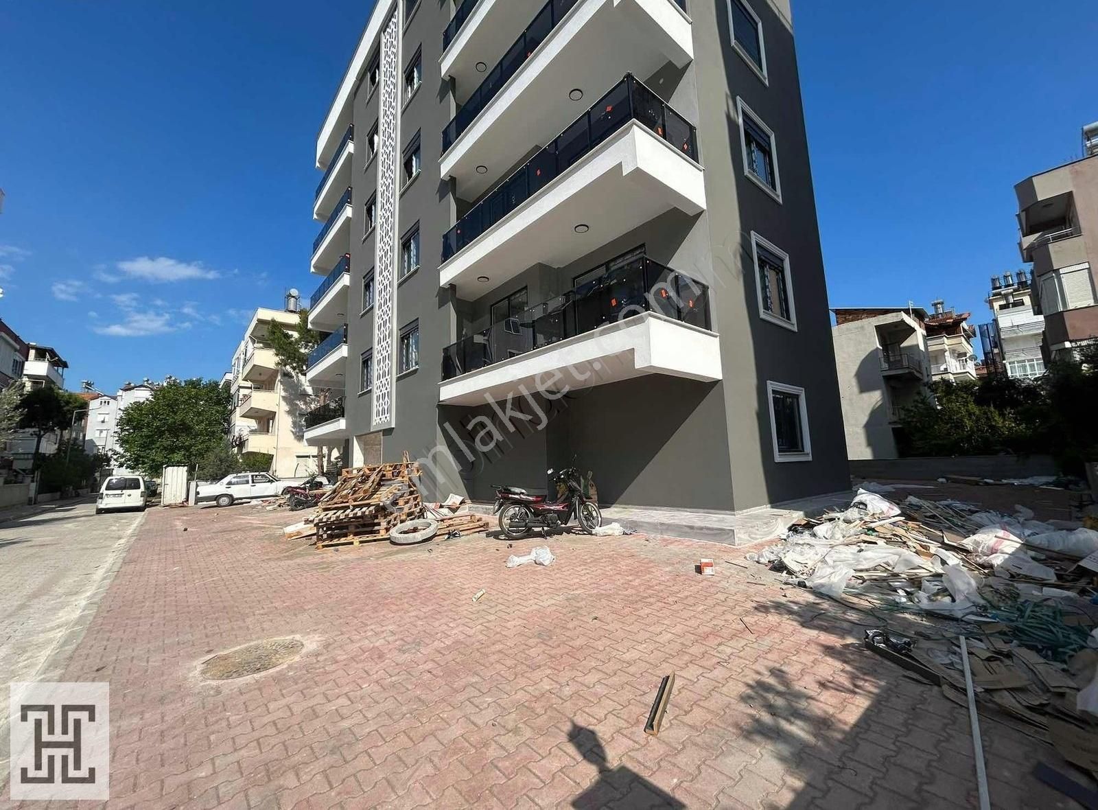 Yenimahallede Geniş Lüks 1+1 Daire - Görsel 10