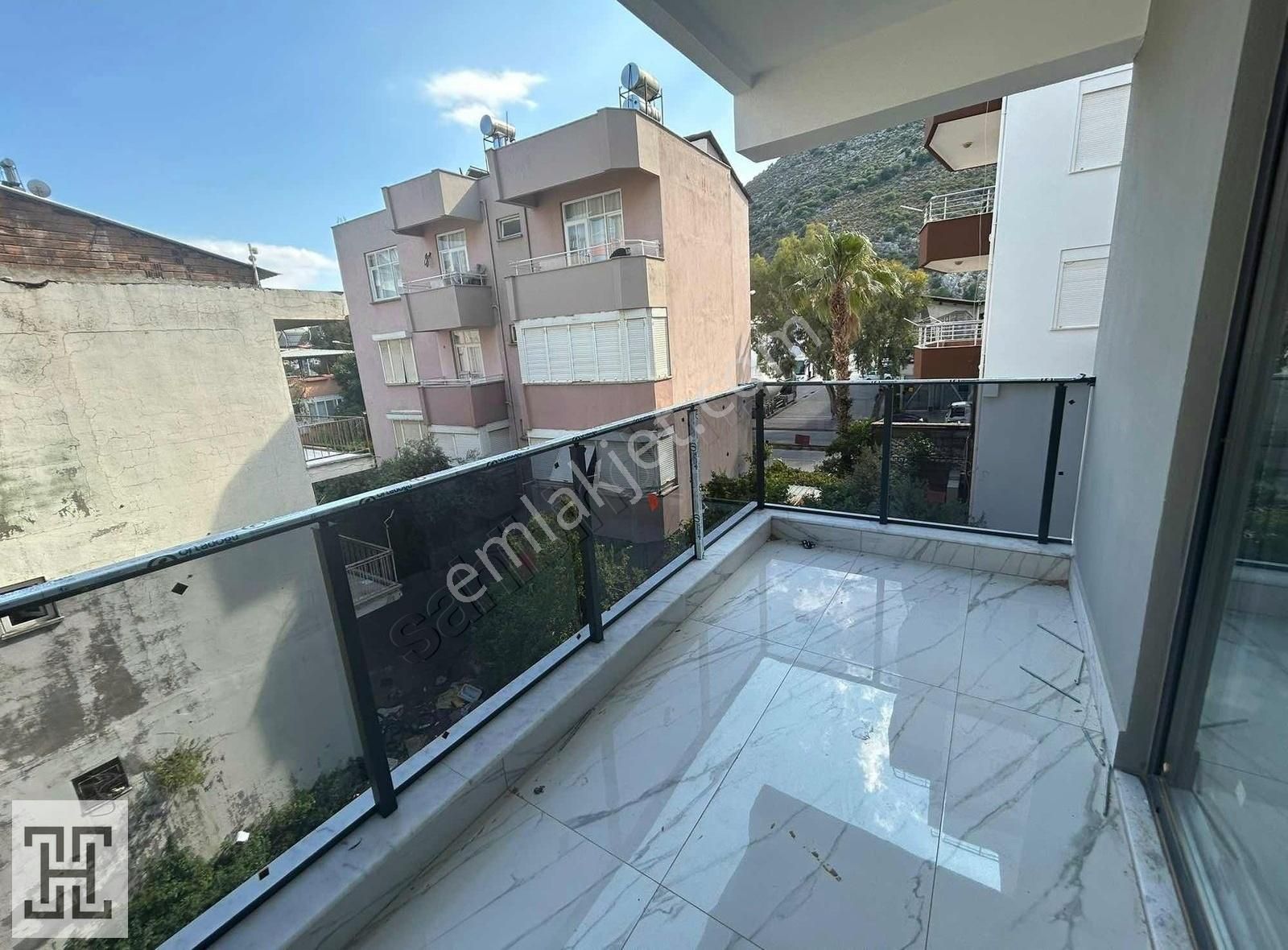 Yenimahallede Geniş Lüks 1+1 Daire - Görsel 11