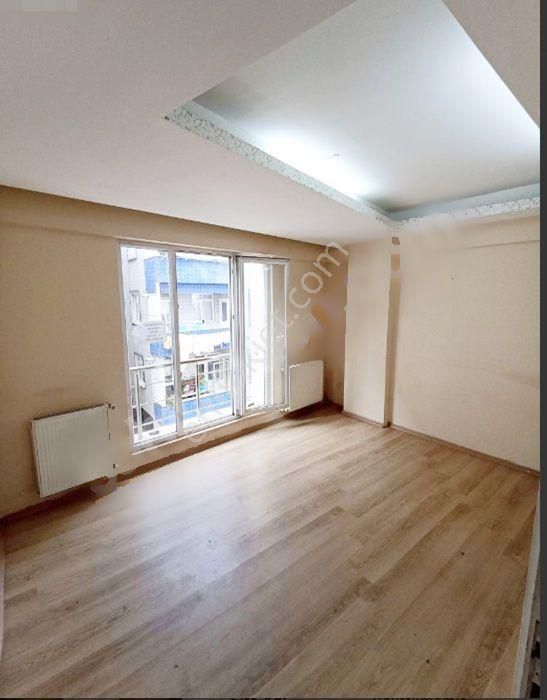 Yenibosna Çobançeşme De 2+1 2,kat Daire