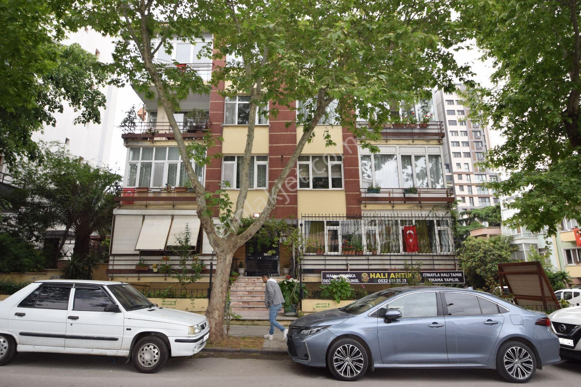 Şenesenevler Mh.emin Ali Paşa Caddesi Üzerinde Satılık 3+1 Daire