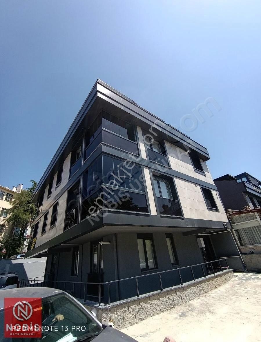 Üsküdar'da Yatay Mimari Binada 2+1 Satılık Daire