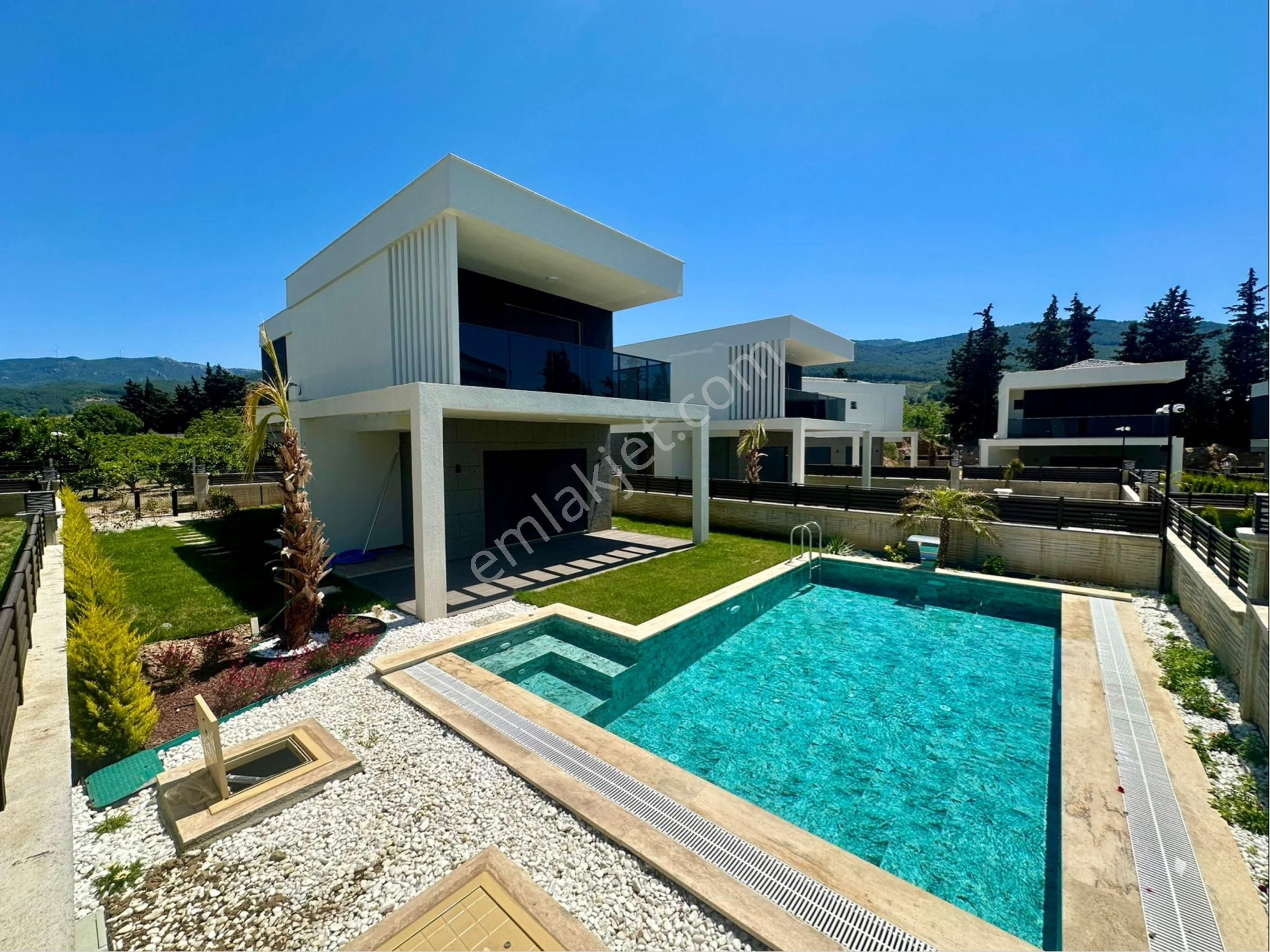 Güzelçamlıda 4+1 Müstakil Özel Havuzlu Emsal Altında Sıfır Villa