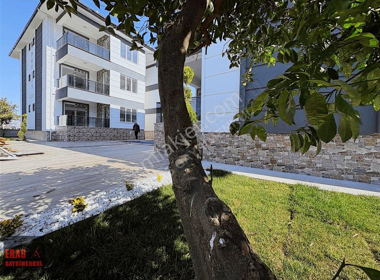 Eras Gayrimenkulden Merkezi Konumda Yüzme Havuzlu 1+1 Daire