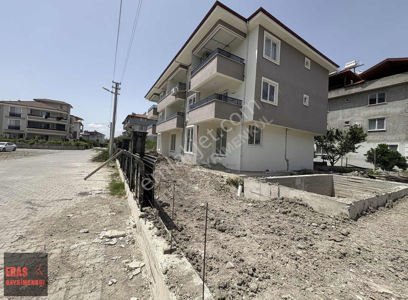 Eras Gayrimenkulden Önü Yeşil Alan Yüzme Havuzlu Geniş 1+1 Daire