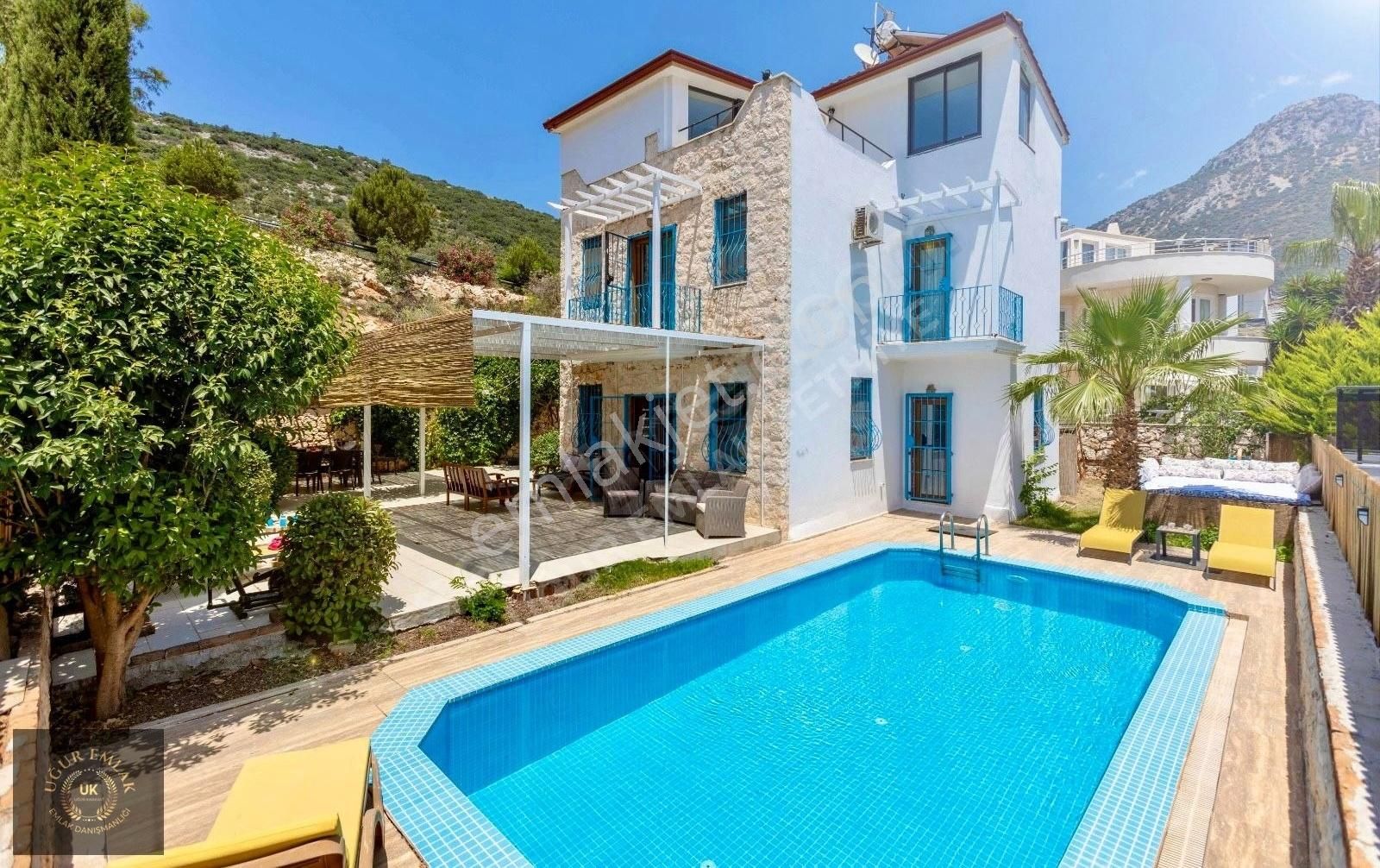 Uğur'dan Kalkan Merkezde 4+2 İmarlı Özel Havuzlu Lüks Villa