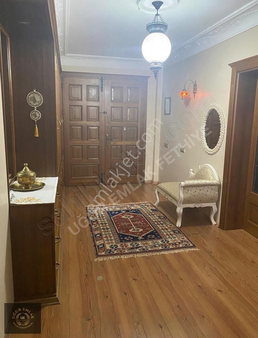 Uğur'dan Akarca'da Sahile Yürüme Mesafesinde 7+1 Lüks Villa
