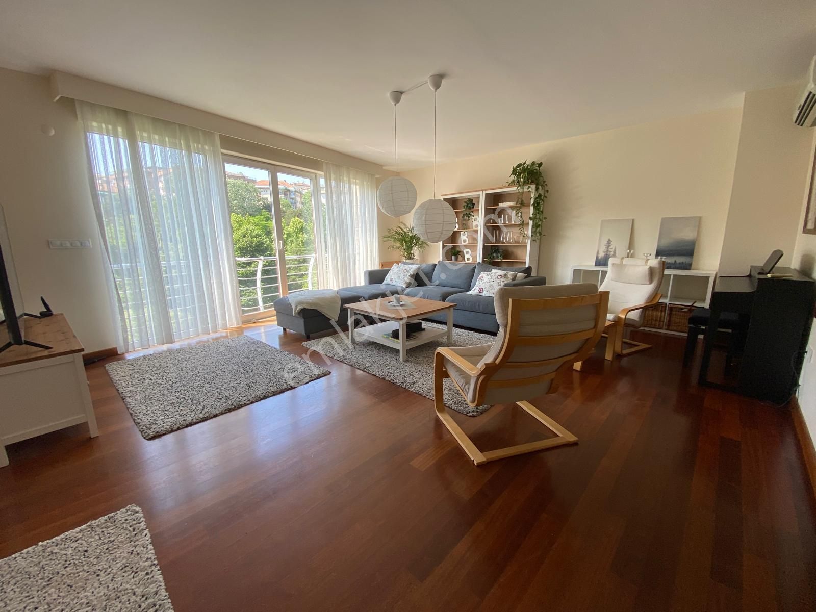 Tarabya Konaklarında Lüks Ve Konforlu Kıralık 3.5+1 Daıre