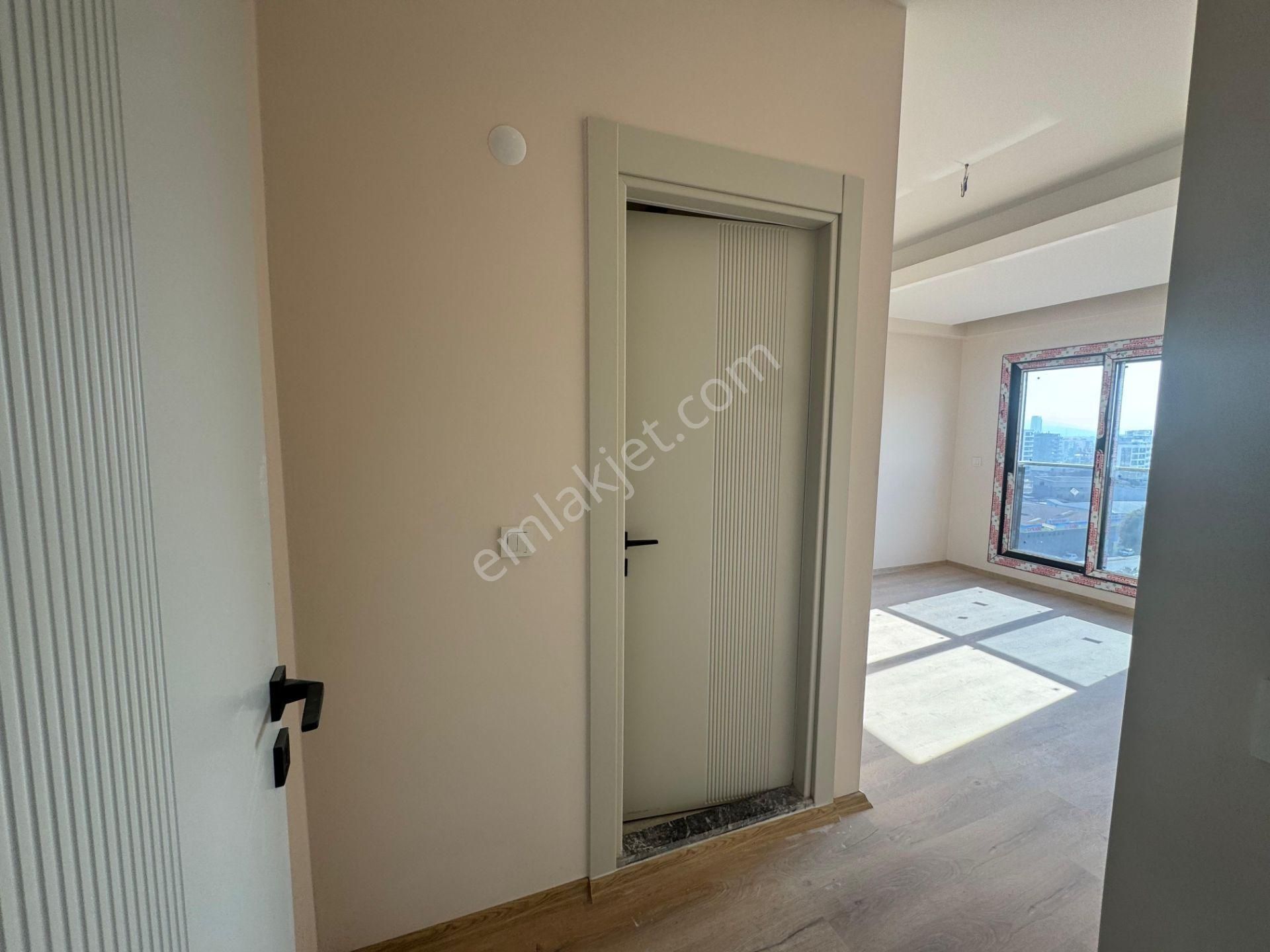 Bayraklı Mansuroğlunda Yüksek Şerefiyeli 2+1 Satılık Daire - Görsel 12