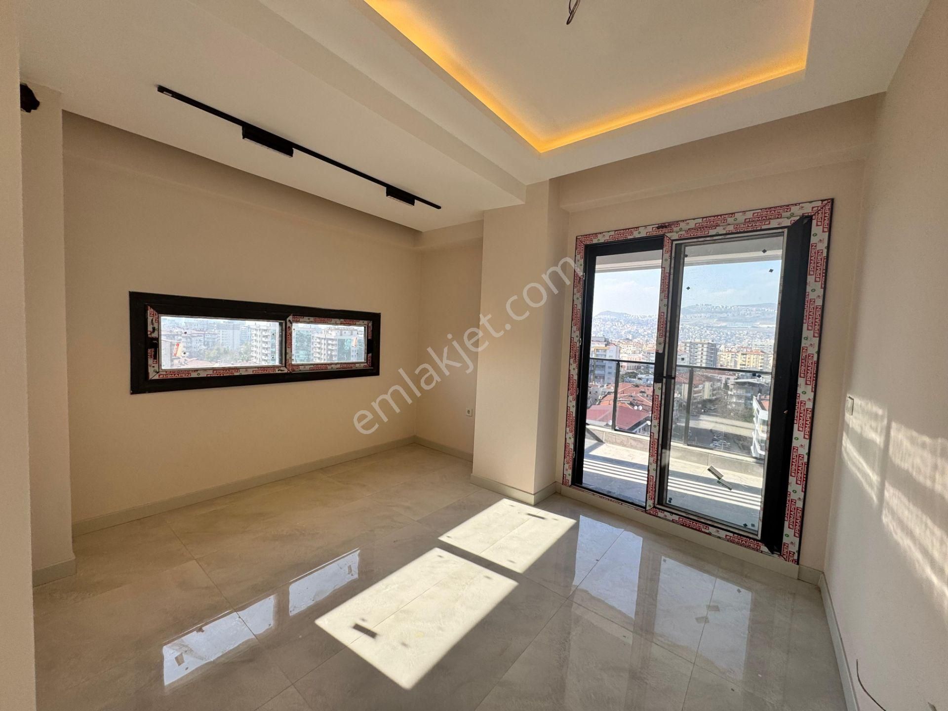 Bayraklı Mansuroğlunda Yüksek Şerefiyeli 2+1 Satılık Daire