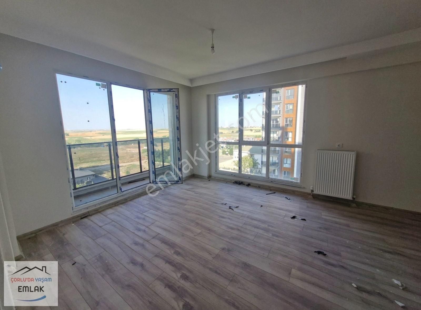 Gümüş Towersda Havuz Cephe Satılık 1+1 Köşe Daire