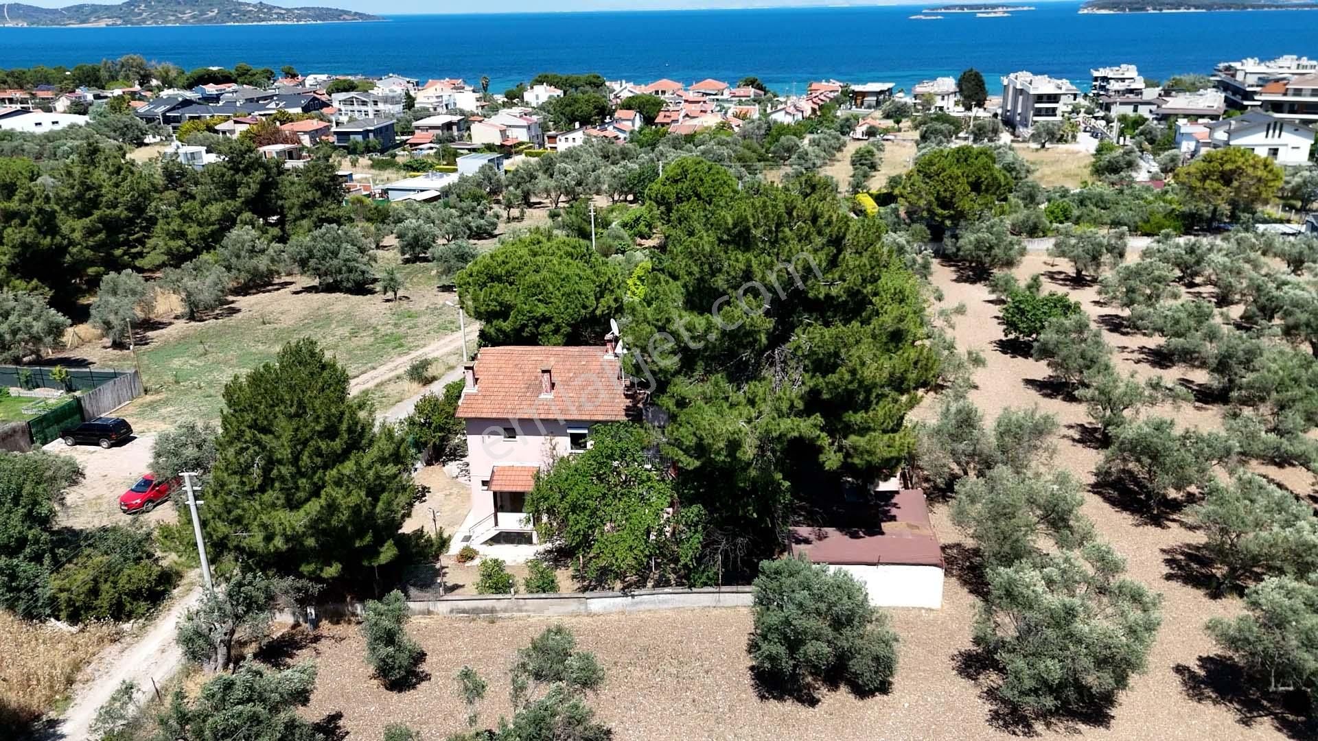 Denize Yürüme Mesafesinde 1.5 Dönüm Arazili 5+1 Müstakil Villa