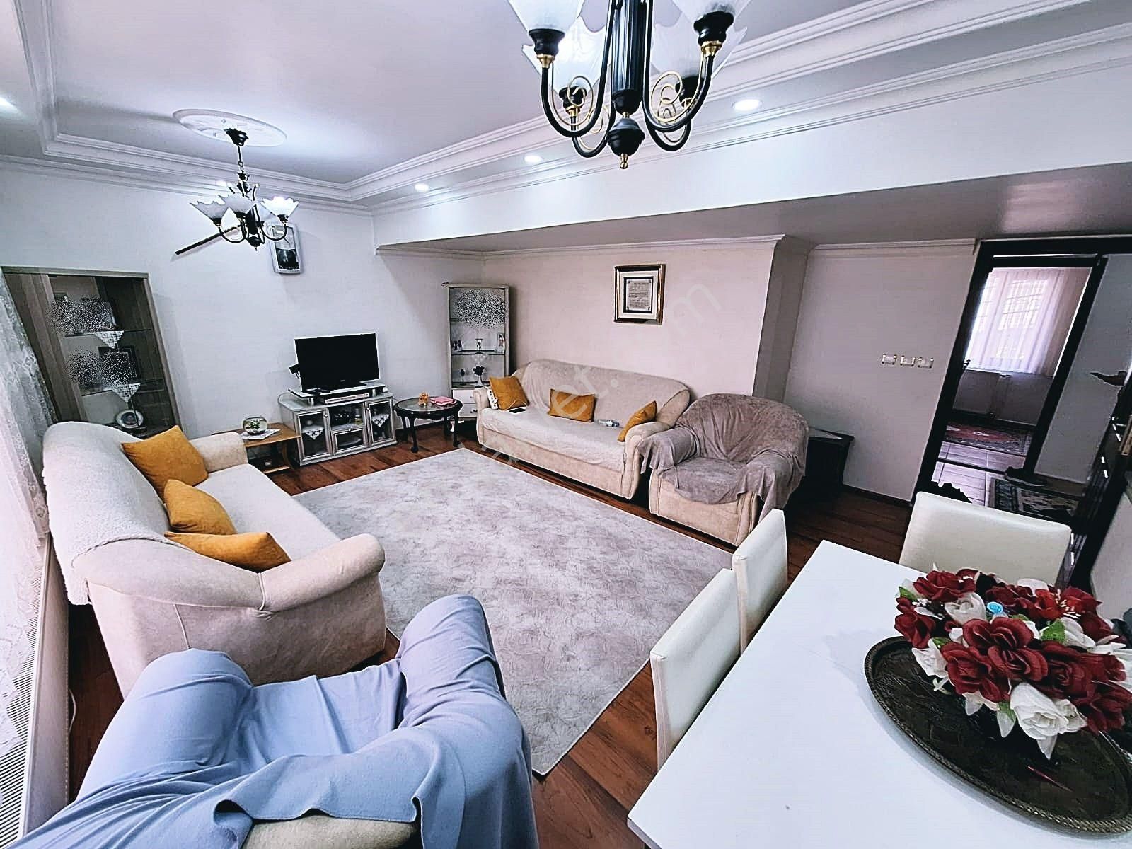 Cihandan Keçiörende Refik Saydam Cadde Üzeri Satlık 3+1 Daire