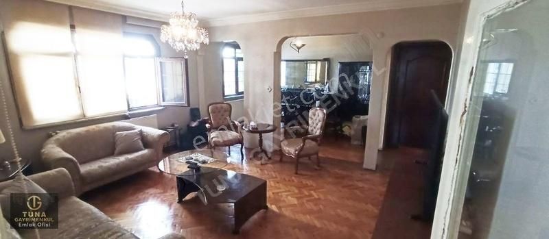 Bahçelievler Şirinevlerde Satılık İskanlı 95 M2 Yatırımlık Daire