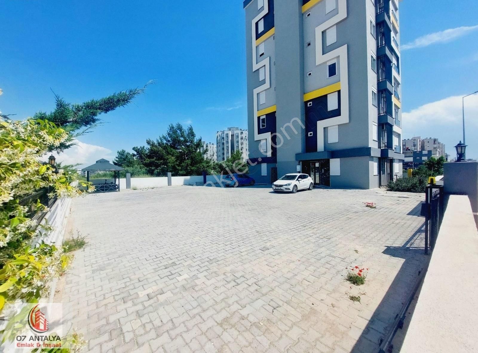 Masa Dağında Ara Kat Asansörlü Önü Açık 2+1 Daıre