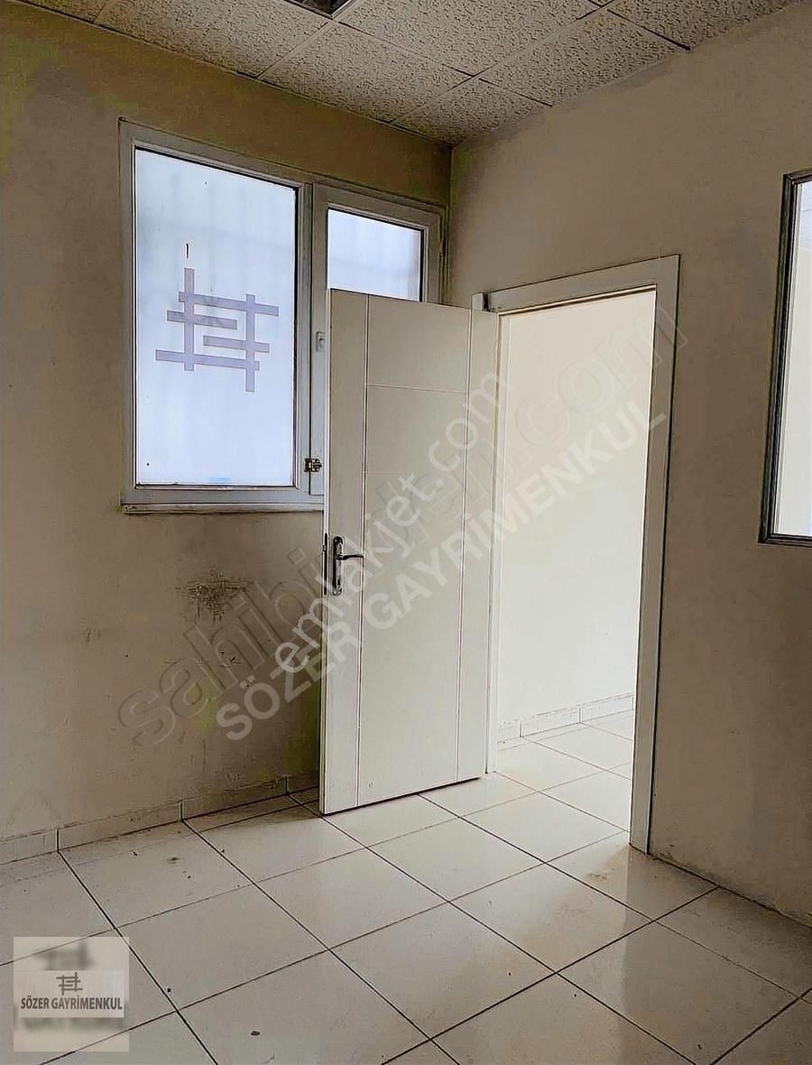 Hadımköy'de Ana Caddeye Yakın Kiralık Dükkan