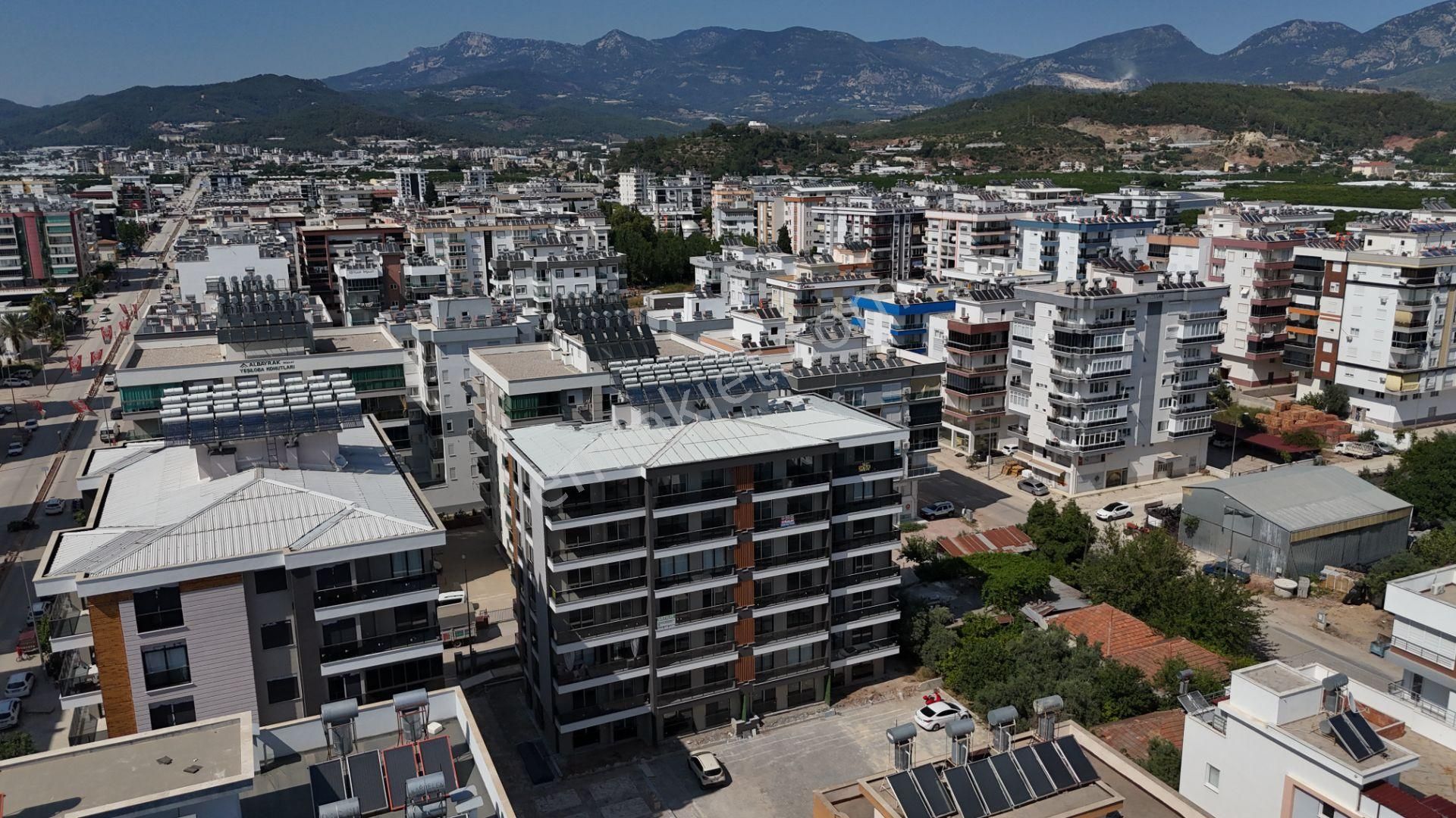 Antalya Kumluca Merkezde Yeni Binada 1+1