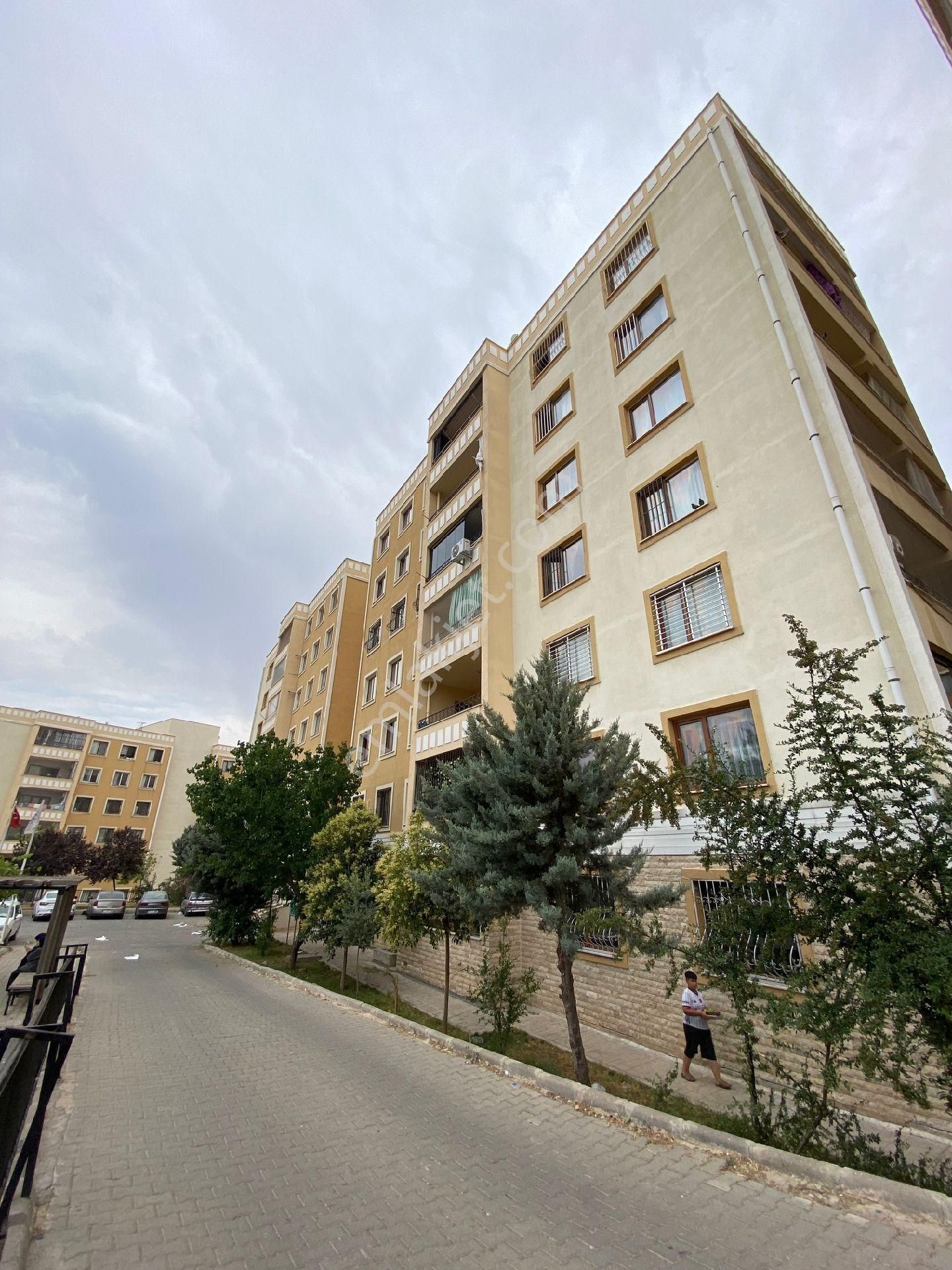 Seyrantepe Mah Satılık 2+1 97m2 Ara Kat Sarı Toki