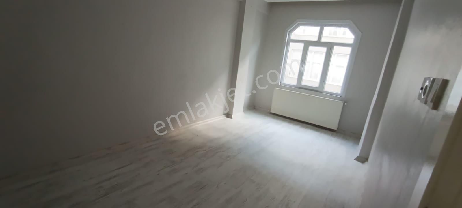 Cumhuriyet Mahallesi 2+1 100 M2 Cuma Pazarına Yakın Arakat Kiralık Daire