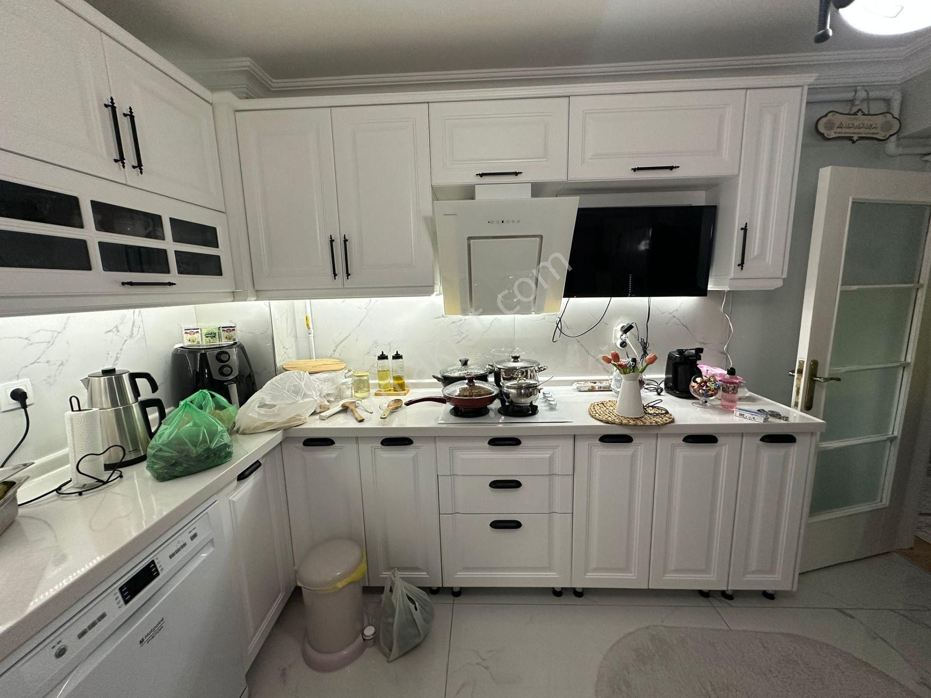 Aktepe 8+1 Dublexs Asansörlü Cadde Üzeri Full+full Yapılı Daire